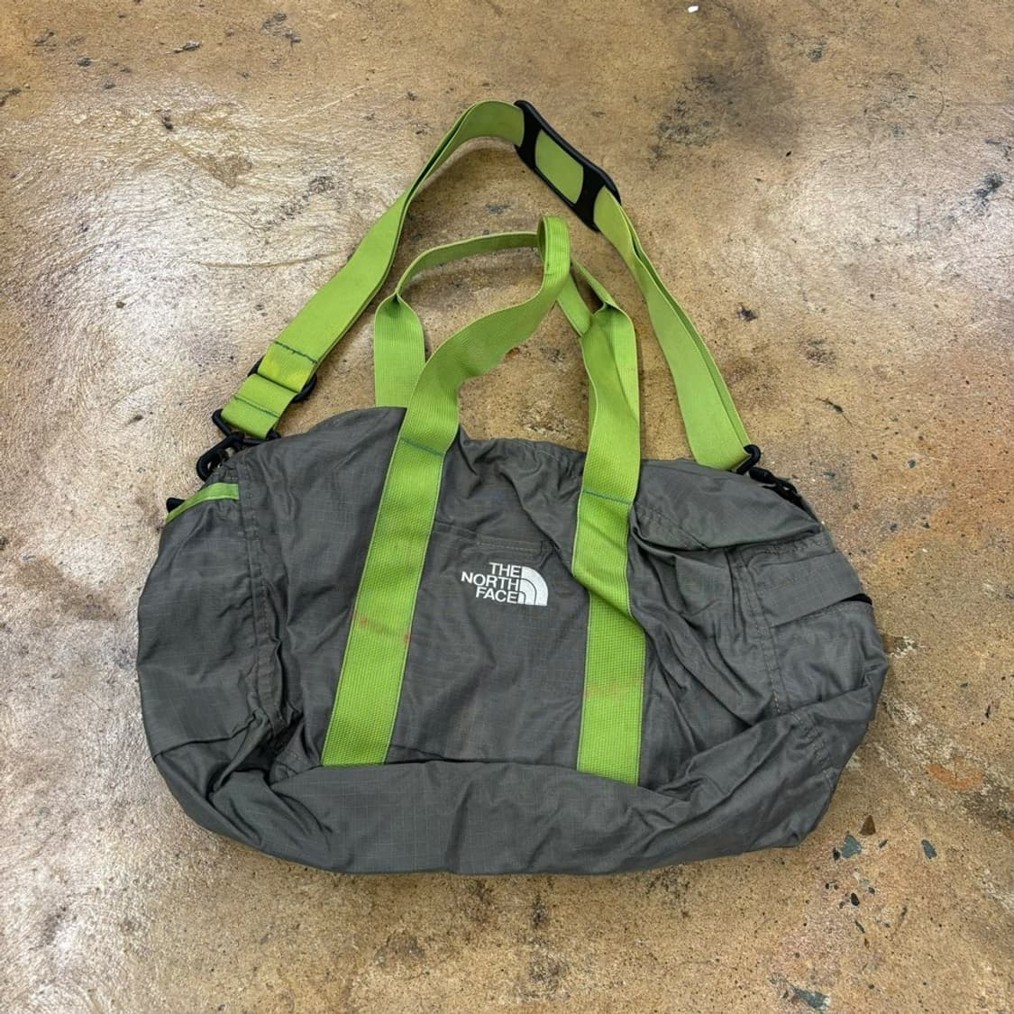 노스페이스 더플 크로스백 카키 브라운 상품이미지2