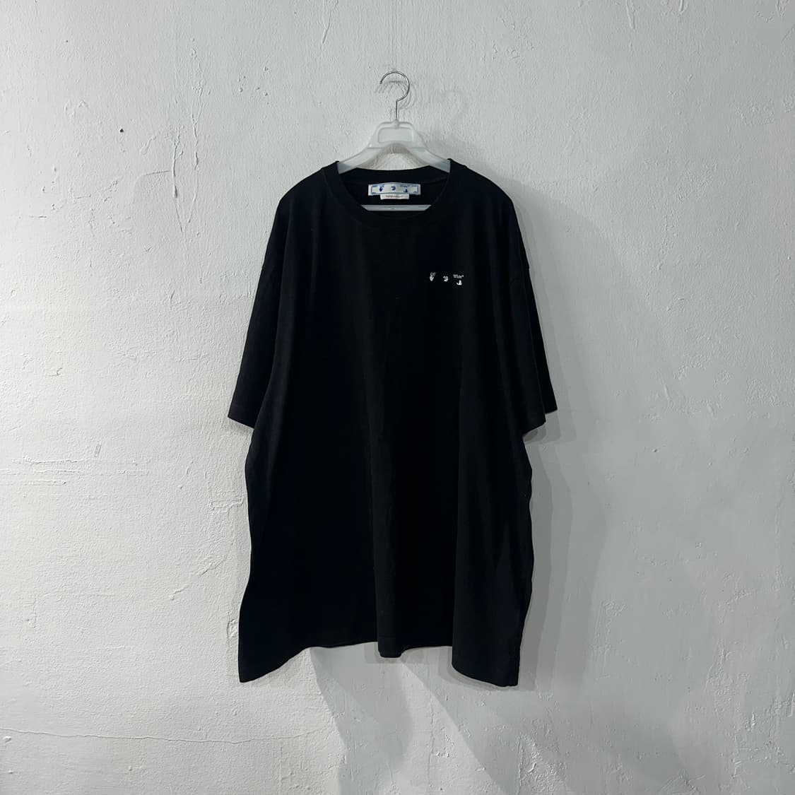 오프화이트 카라바지오 반팔티 XL 상품이미지3