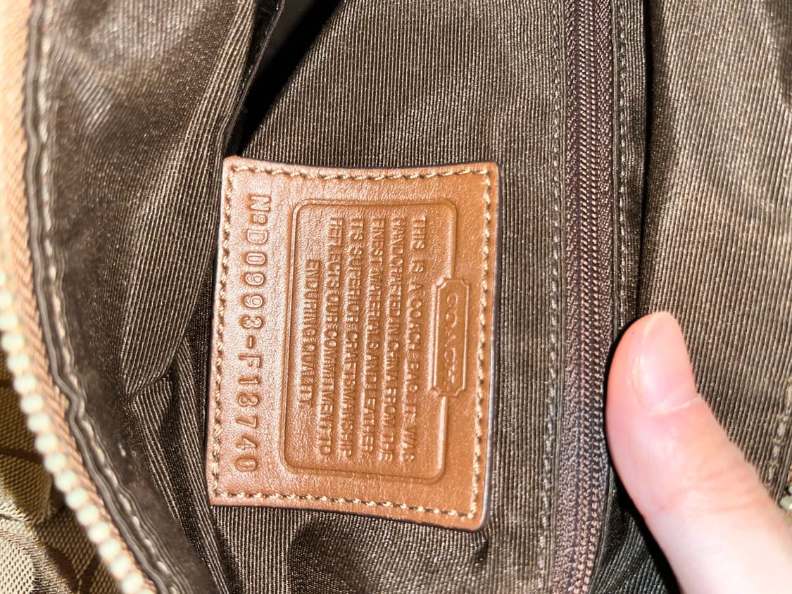 Coach Beige Half Moon Bag 상품이미지7