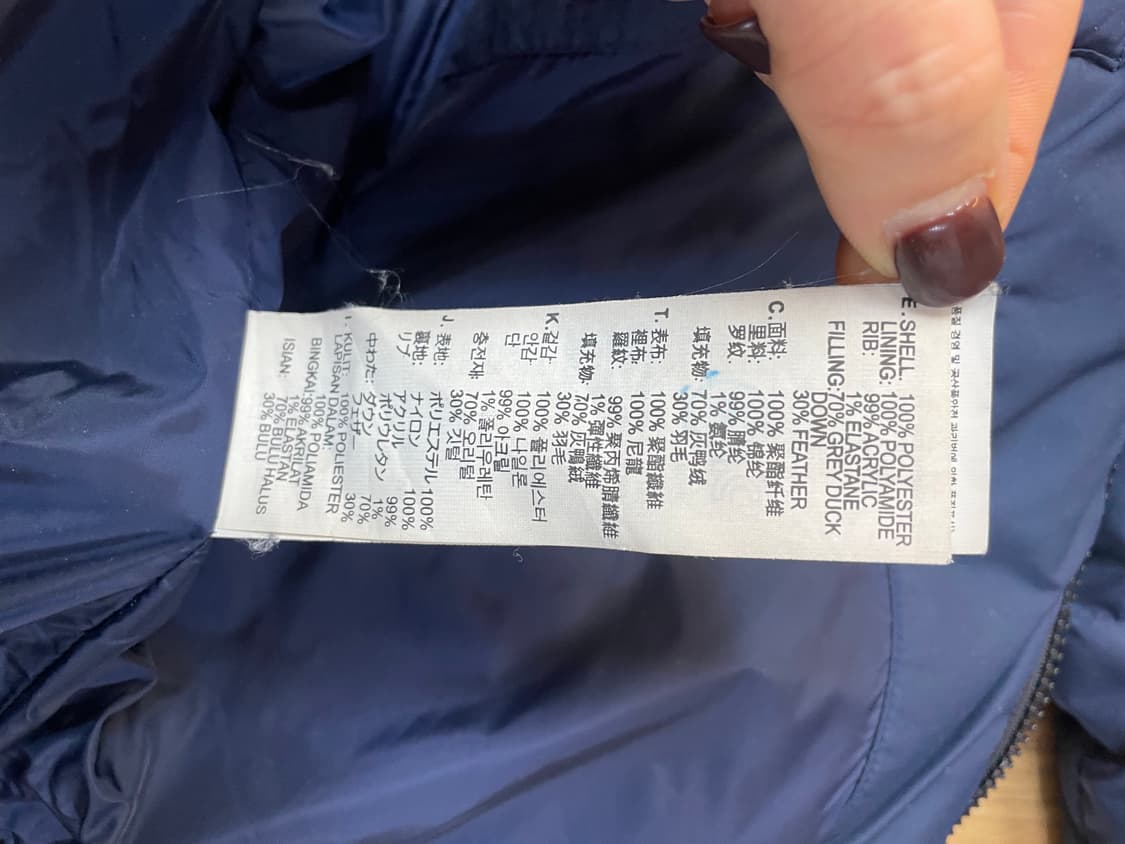 리바이스 네이비 패딩 M사이즈입니다. 충전재는 오리털 70%, 깃털 30 상품이미지7