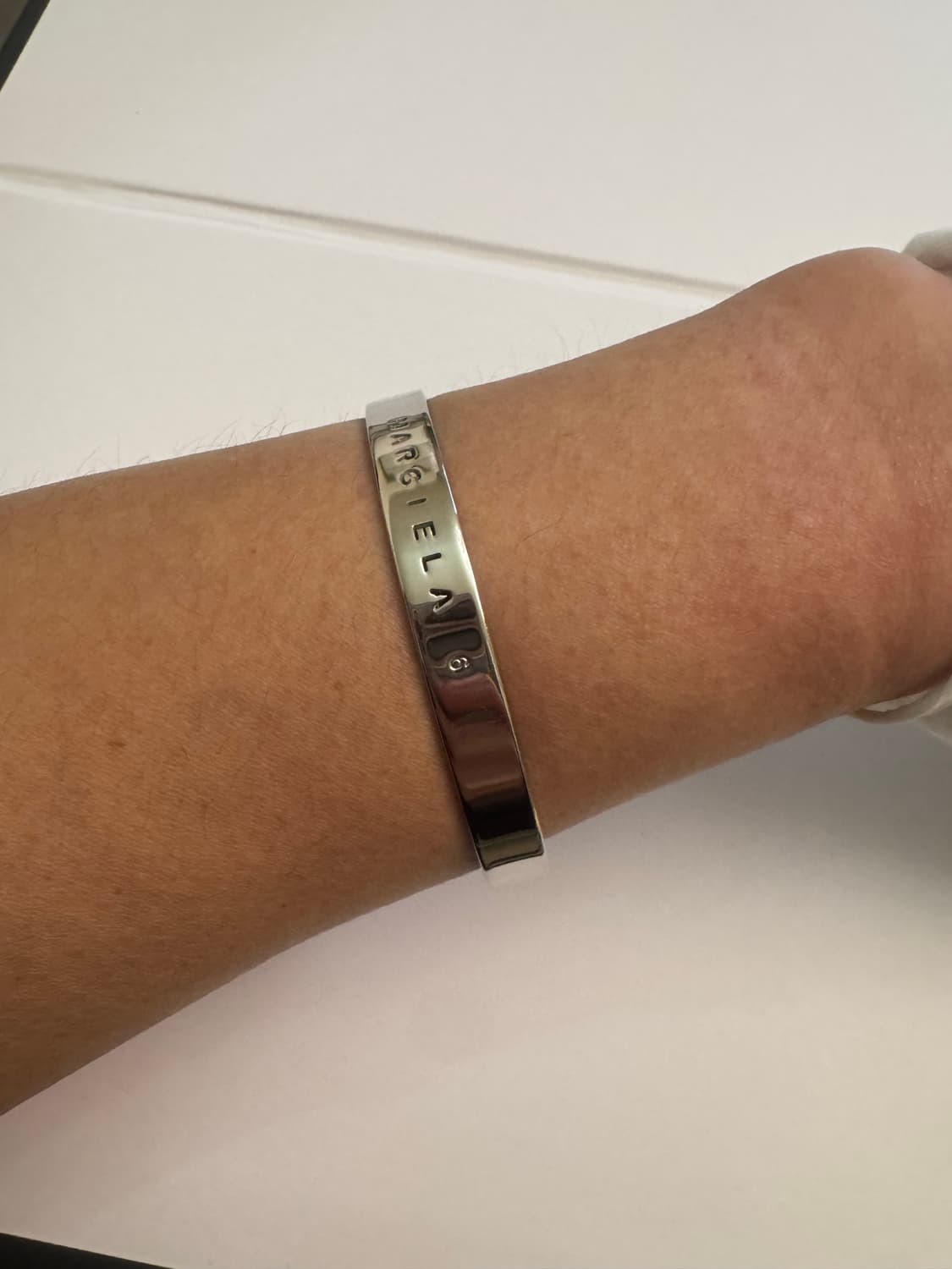 masion margiela 6 로고 넘버 커프 브레슬릿 상품이미지3