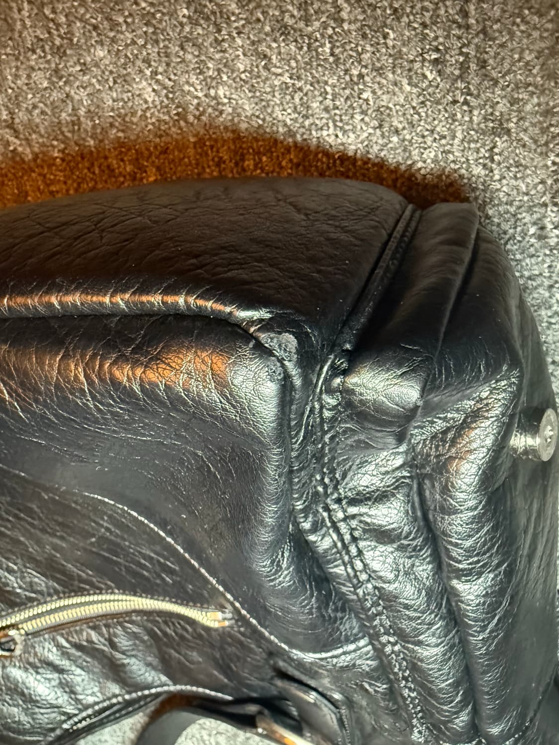 이우가마카라스 스터드레더 숄더백 / 블랙 상품이미지8