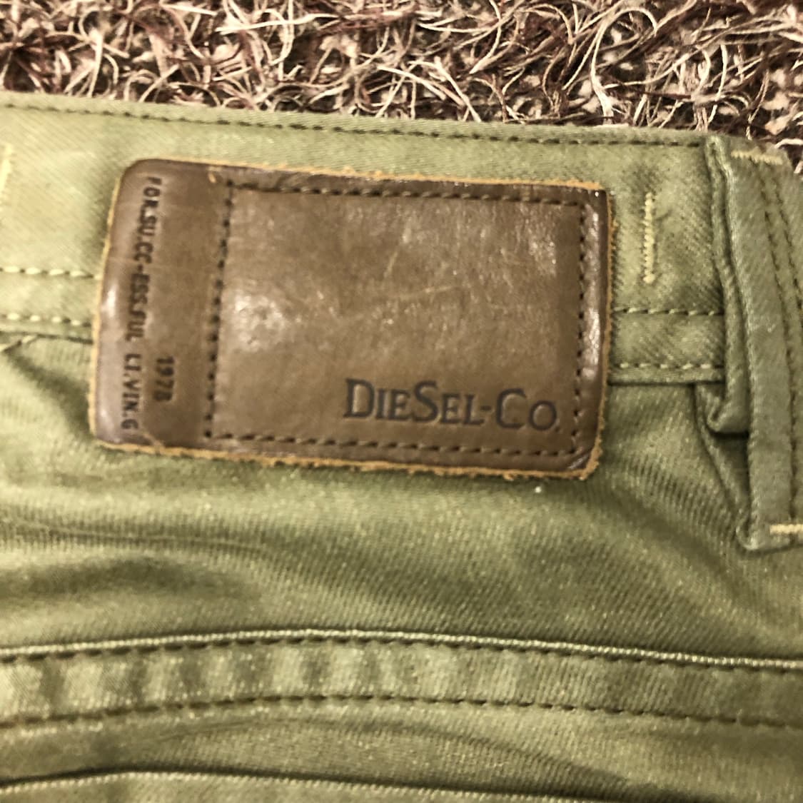 디젤 THAVAR  올리브 그린 슬림 데님 팬츠 상품이미지5