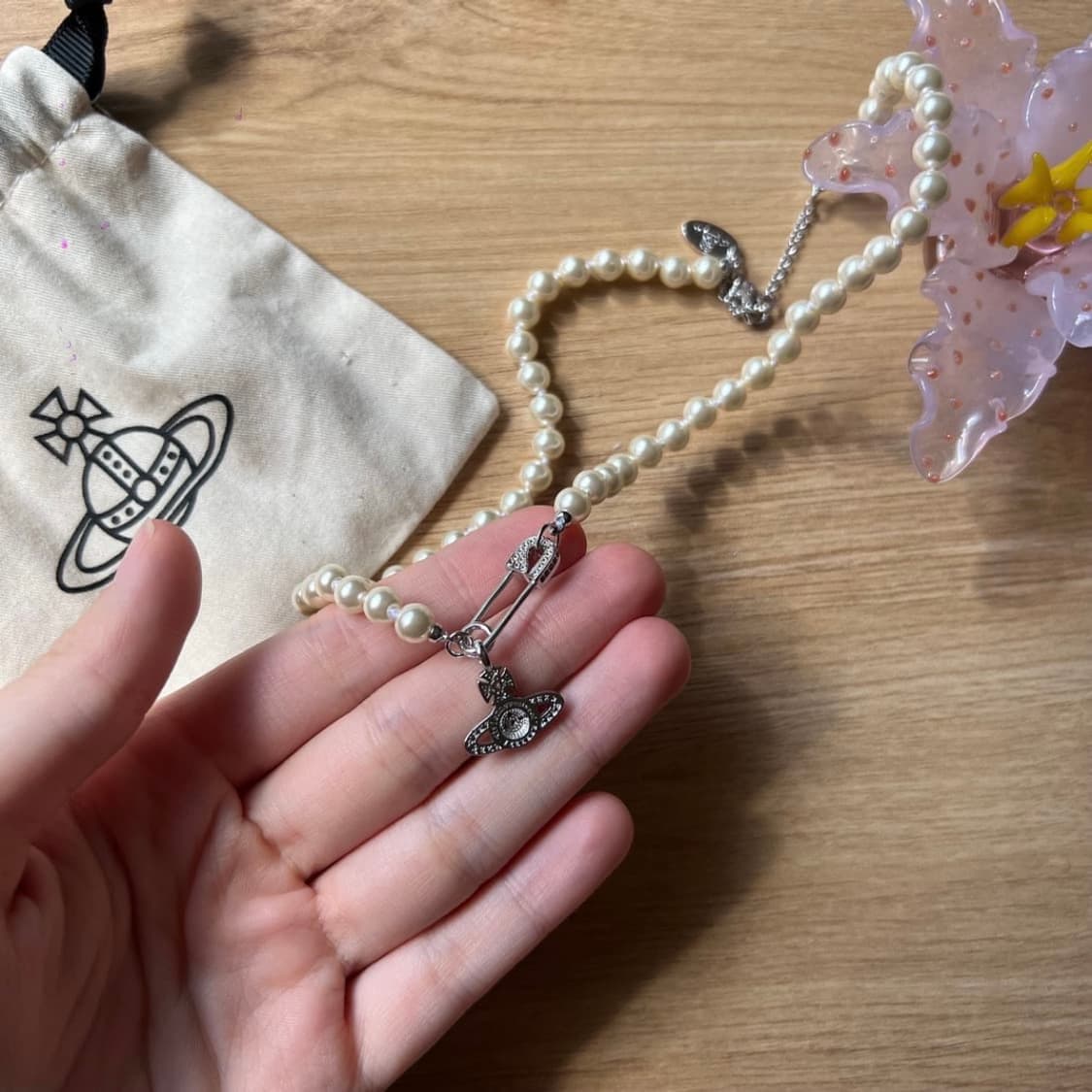 비비안웨스트우드 아카이브 세이프티핀 바스 릴리프 orb 초커 목걸이 상품이미지4