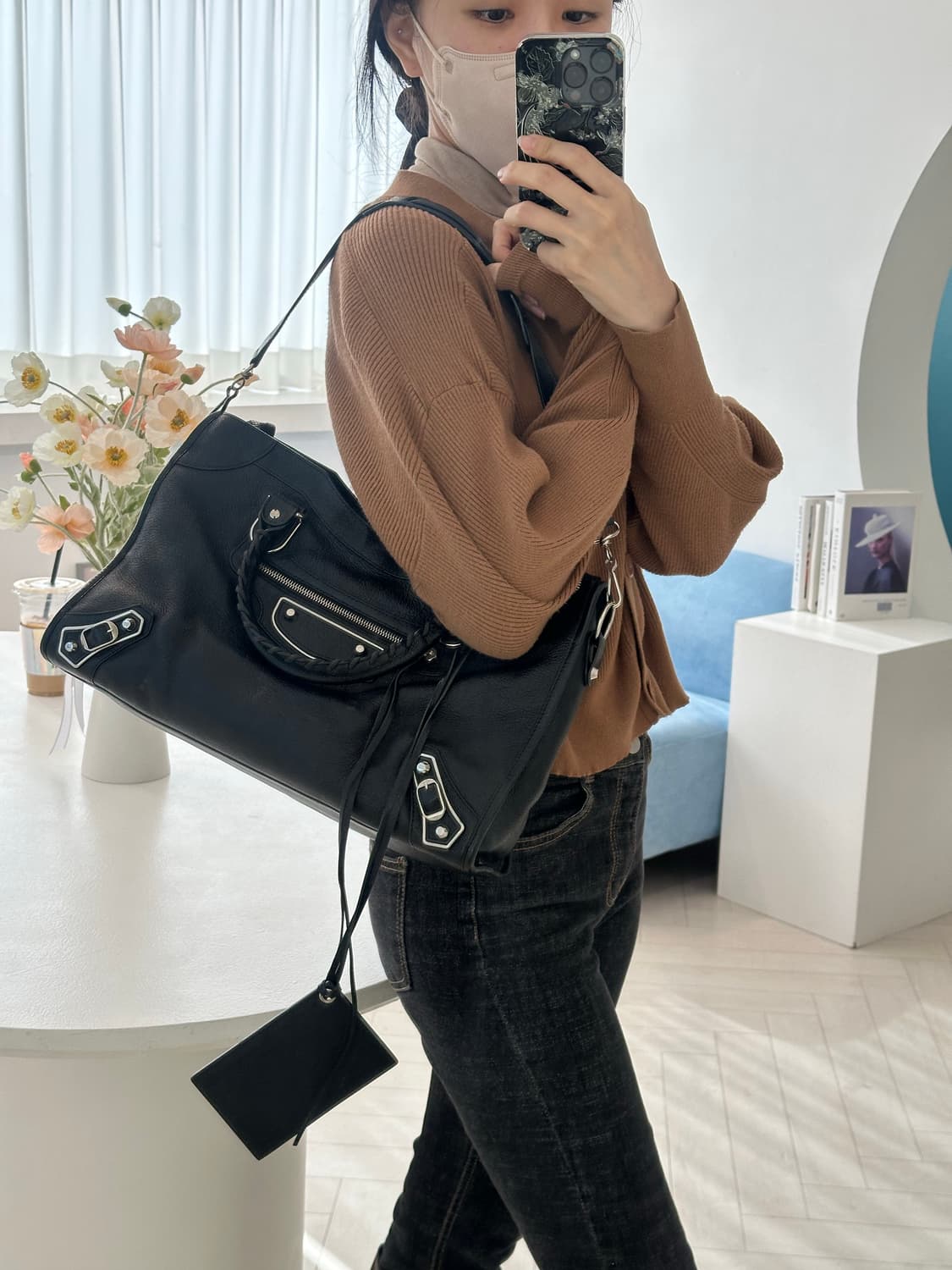 [SA급 정품] 발렌시아가 시티 모터백 미디움 블랙 상품이미지3