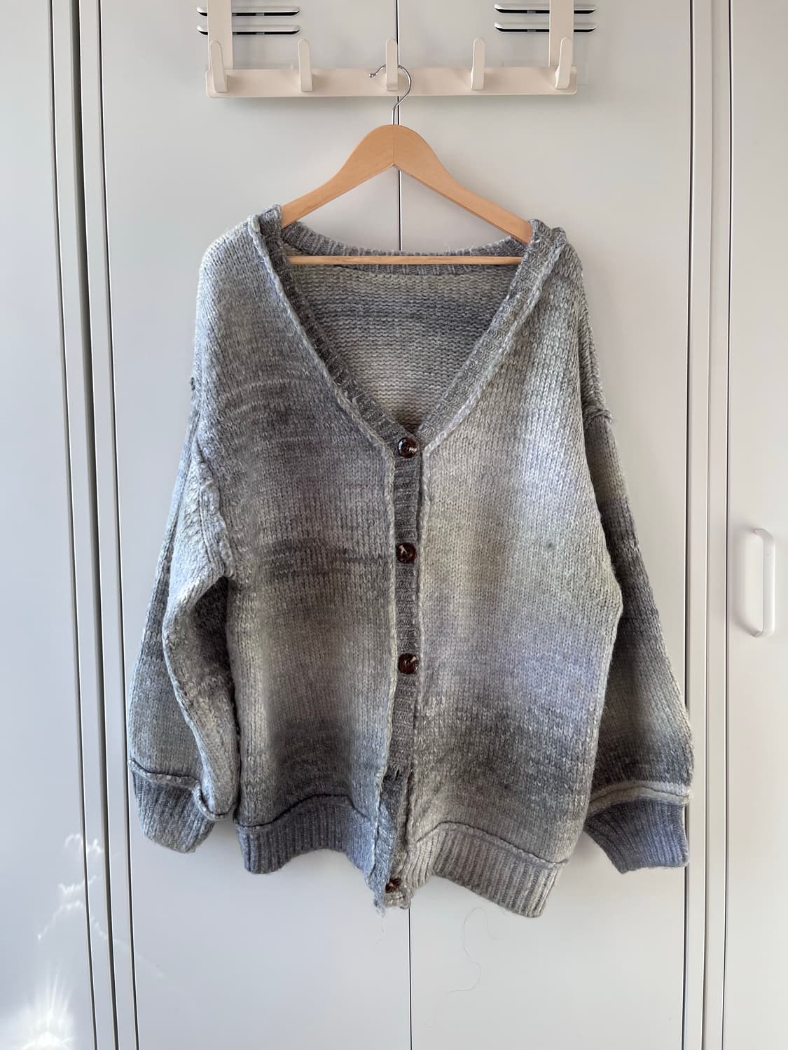 Kastane 블루그레이 그라데이션 헤비 니트 가디건 상품이미지1