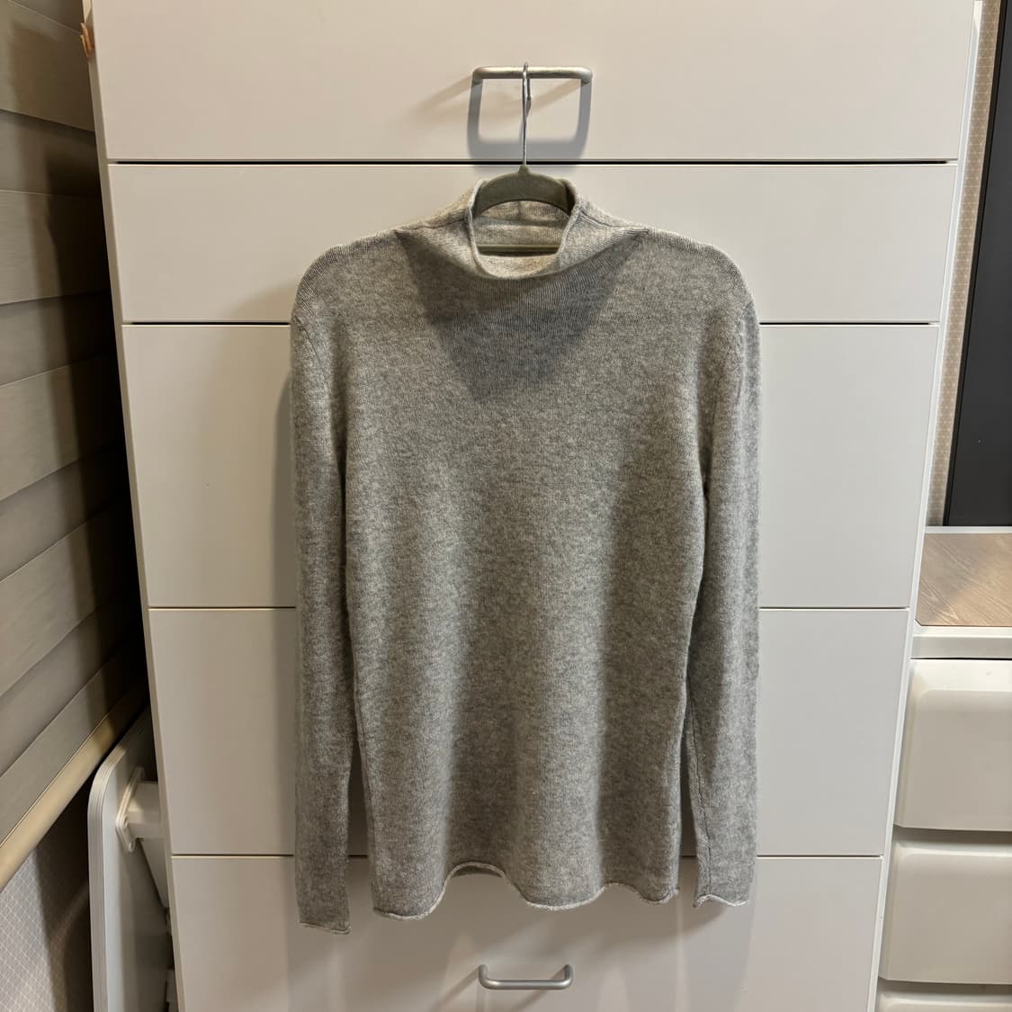 띠어리 Theory 캐시미어 100% 그레이 반목 니트 상품이미지2