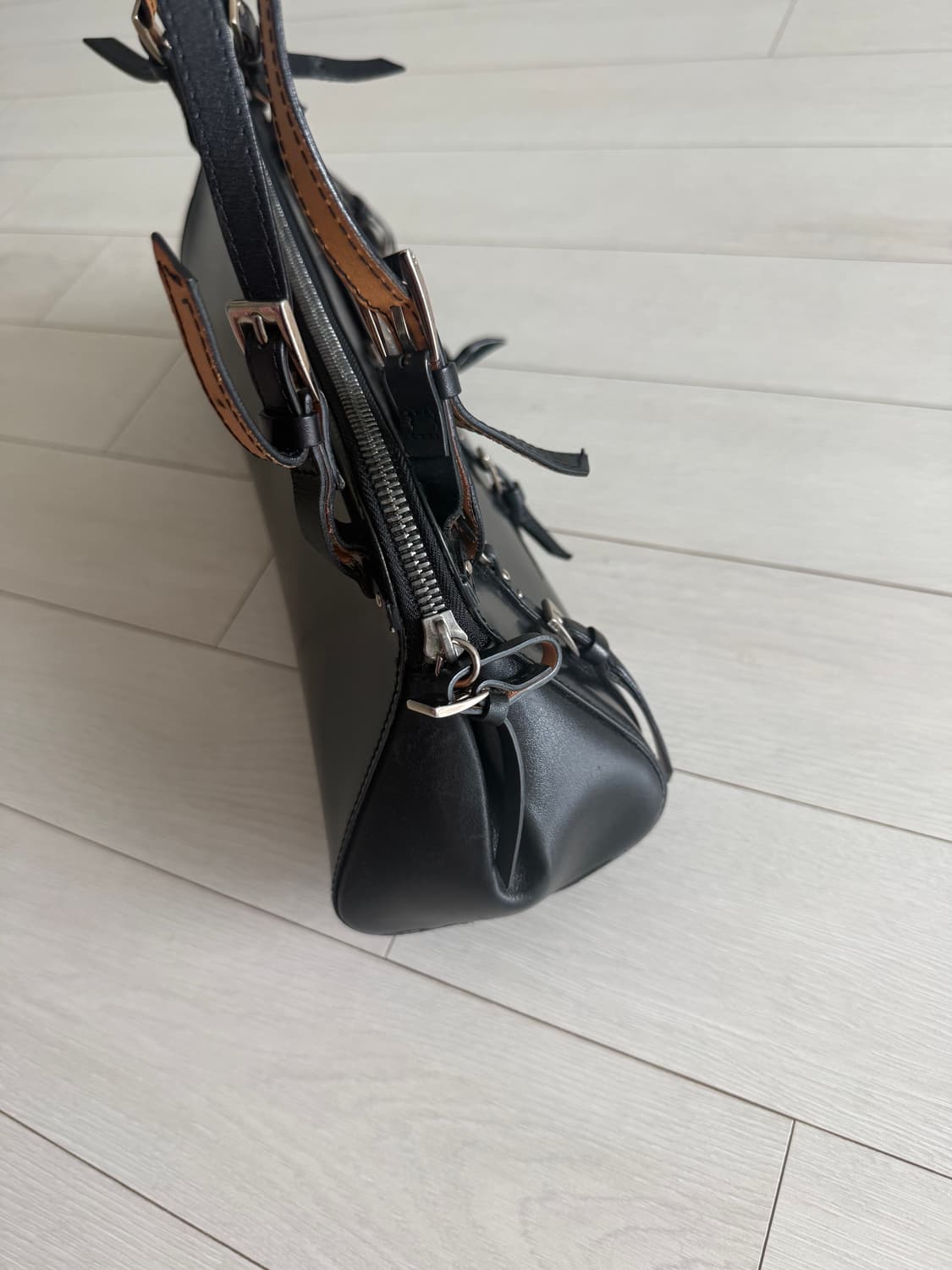 디올 하드코어 피어싱 숄더백 상품이미지6