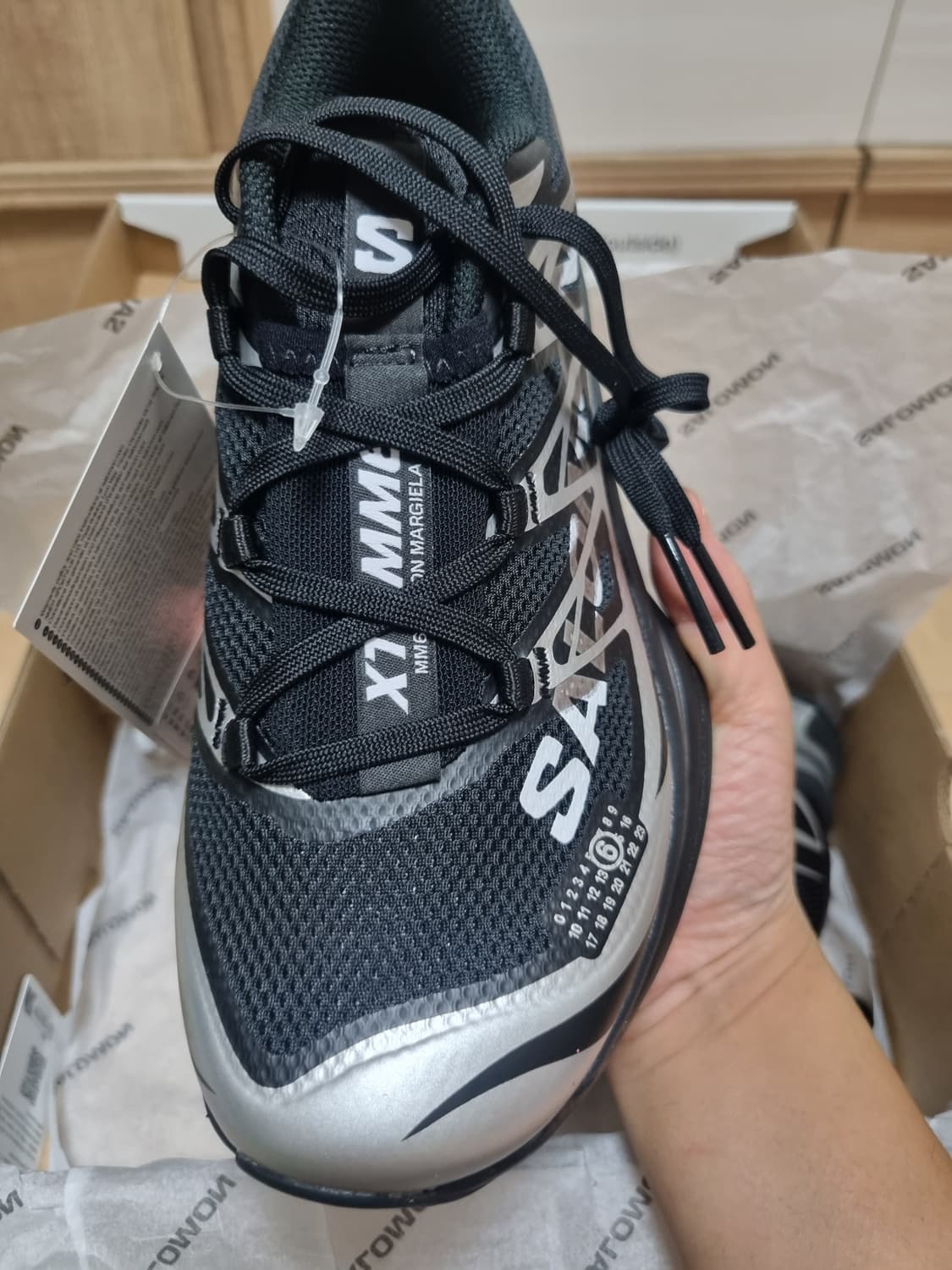 살로몬 x MM6 메종 마르지엘라 XT-MM6 블랙 Ftw 실버
235 상품이미지7