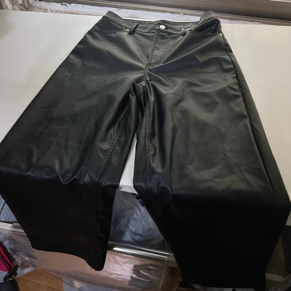 우먼M 흐앤므 H&M 블랙 와이드핏 레더팬츠 상품이미지3