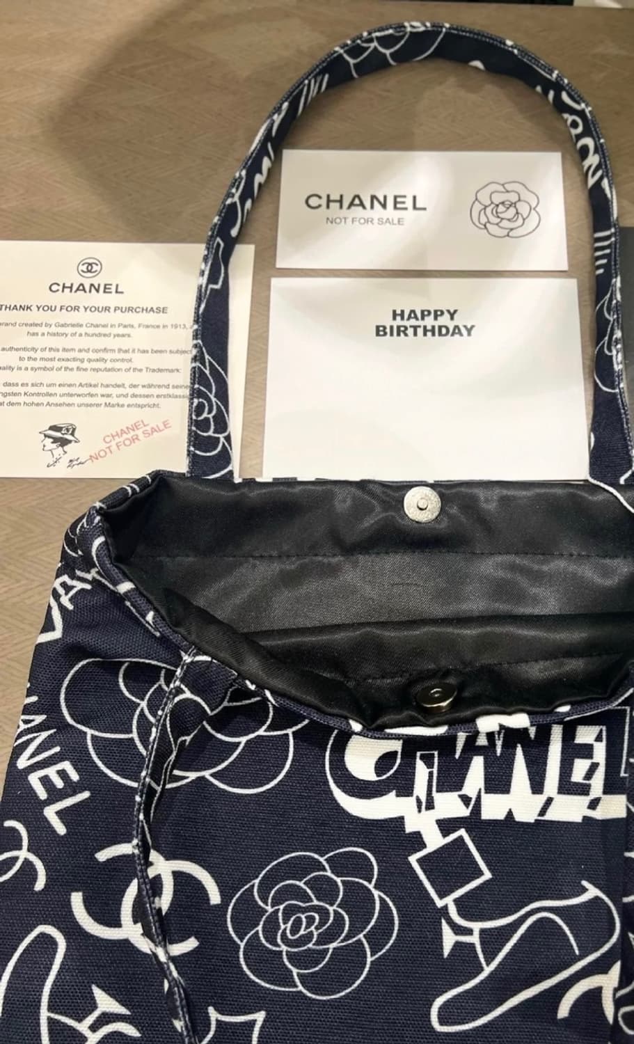 샤넬 뷰티 그래피티 에코백 상품이미지4