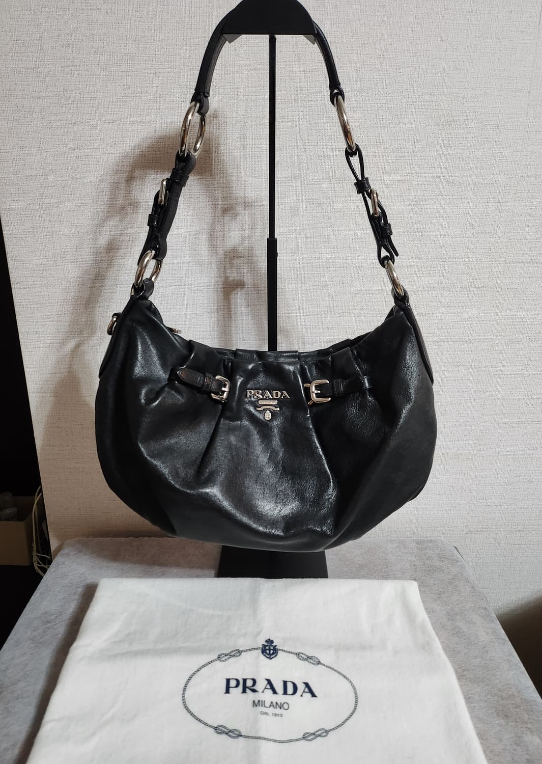 프라다 레더 카프스킨 은장 호보 숄더백 BR3795 상품이미지1