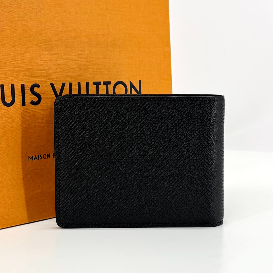 루이비통 LV 로고 타이가 반지갑 블랙 (M30295) 상품이미지3