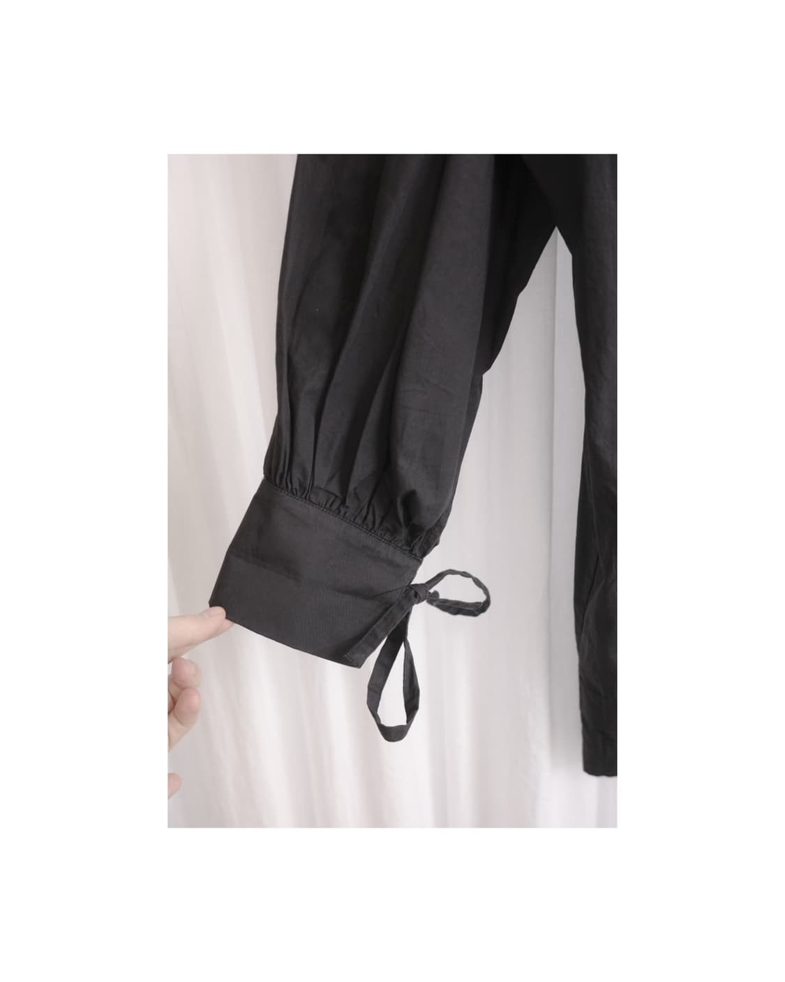 Frill black blouse 상품이미지3