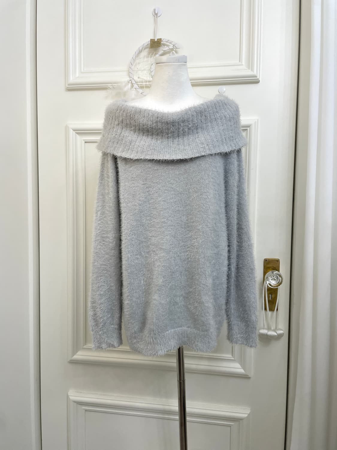 fog blue shaggy off-shoulder over sweate 상품이미지1