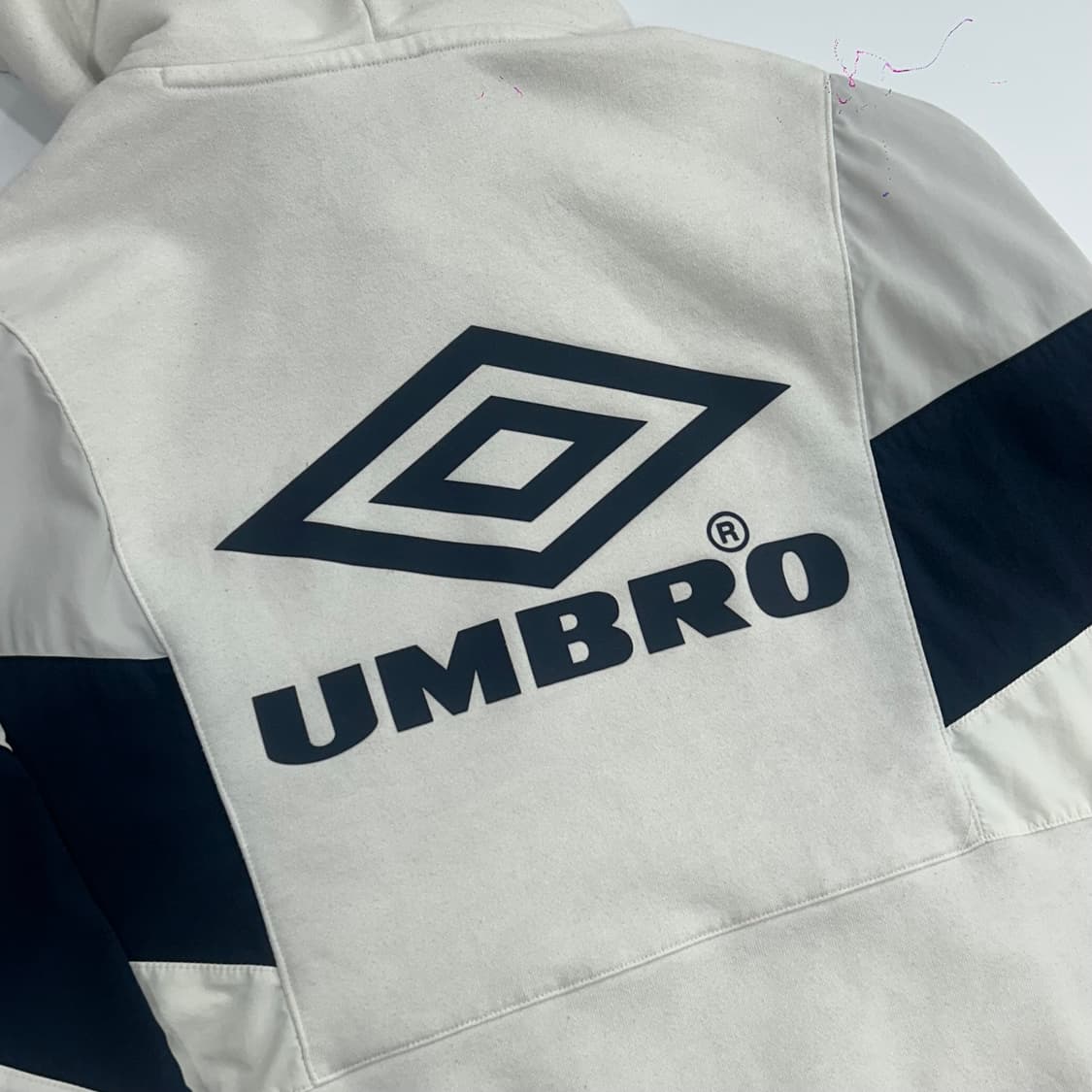 Umbro 엄브로 화이트 네이비 배색 후드티 상품이미지5