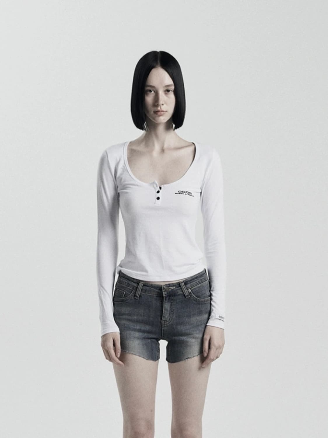 오도어 basic button tee 베이직 버튼 티 화이트 상품이미지1