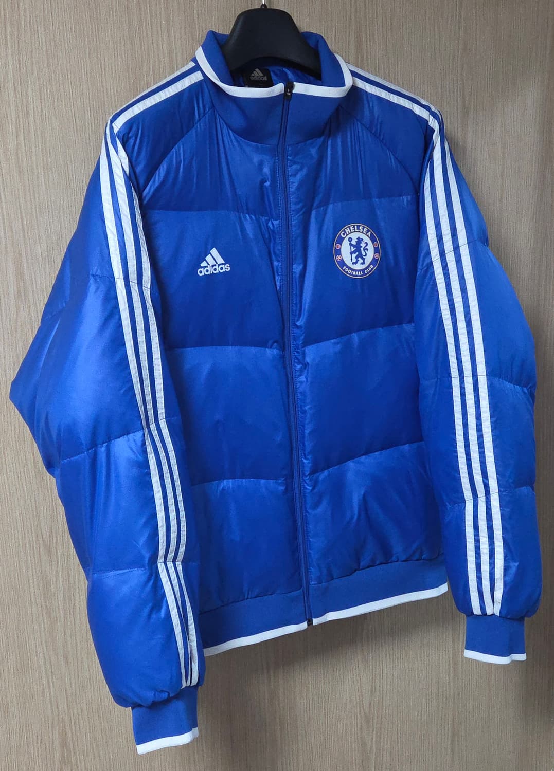 (착샷) 아디다스 x 첼시 다운 필드 자켓 CFC 레트로 패딩 상품이미지2