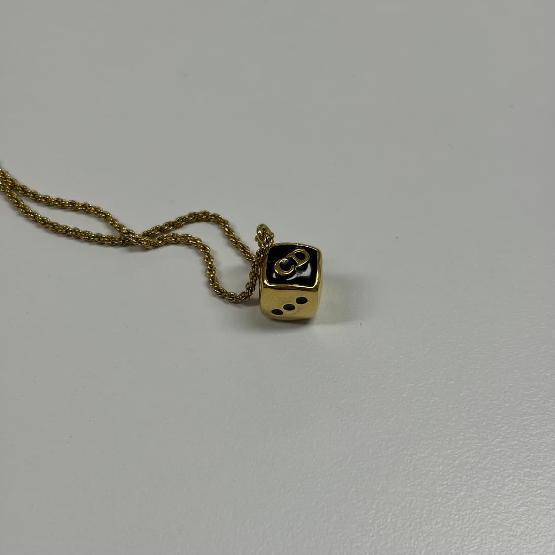 디올 주사위 목걸이 상품이미지2