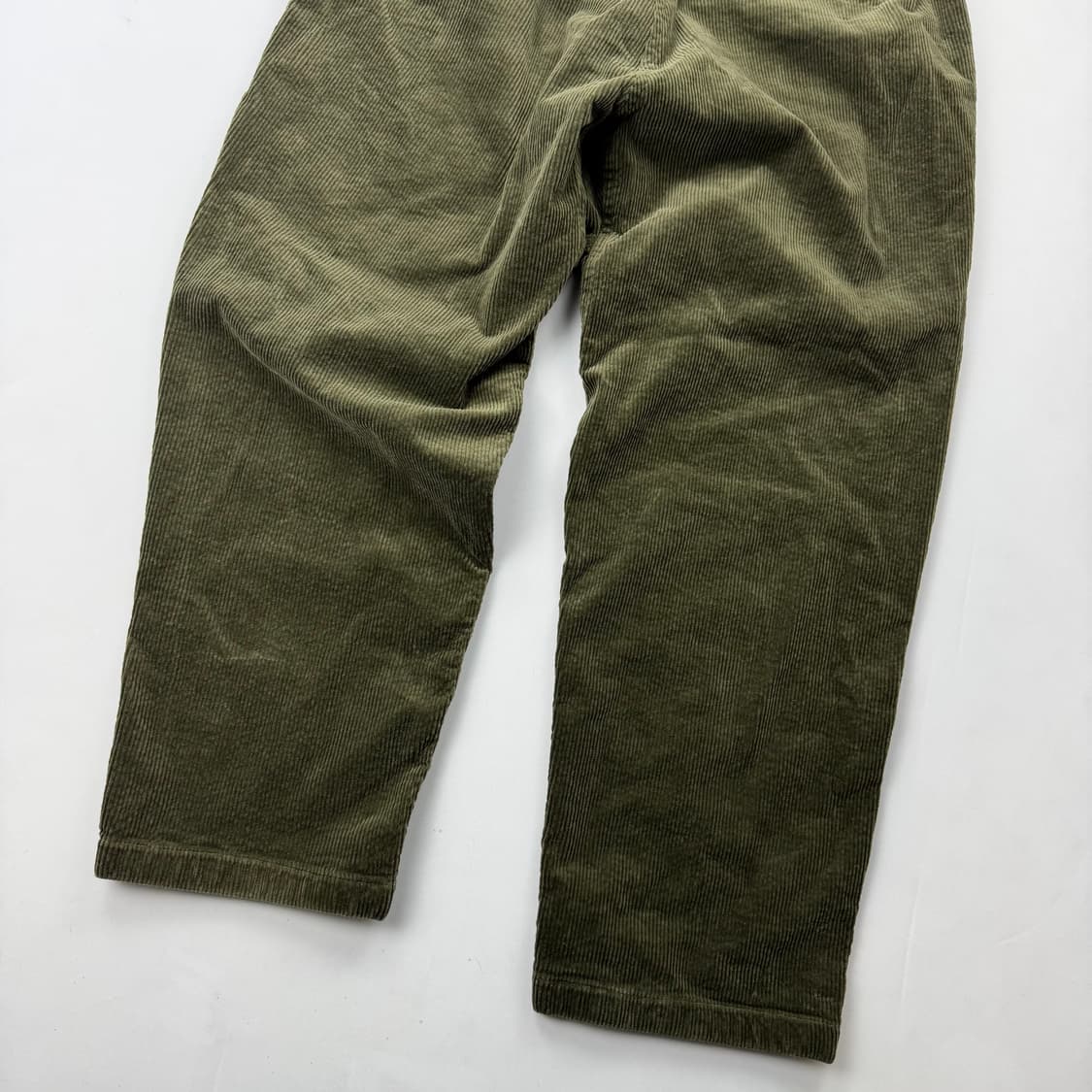 그라미치 루즈테이퍼드 코듀로이 팬츠 올리브 상품이미지8