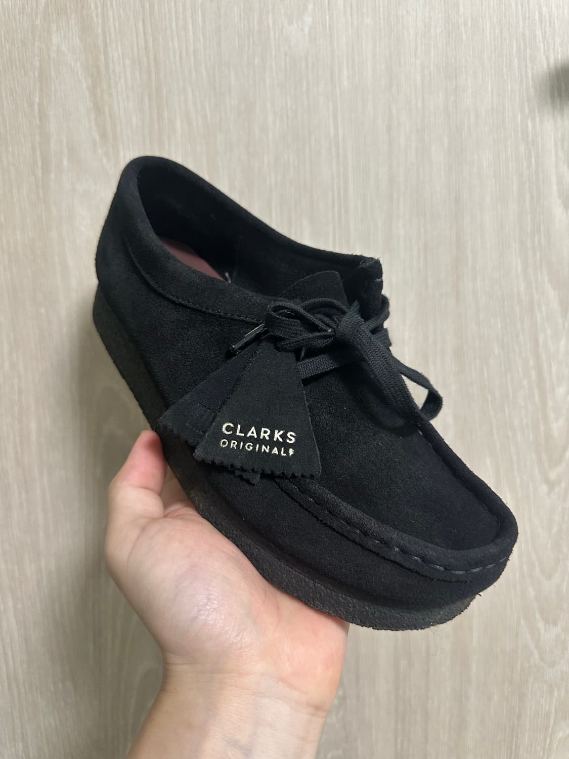 230) 클락스 왈라비 블랙 스웨이드 상품이미지1