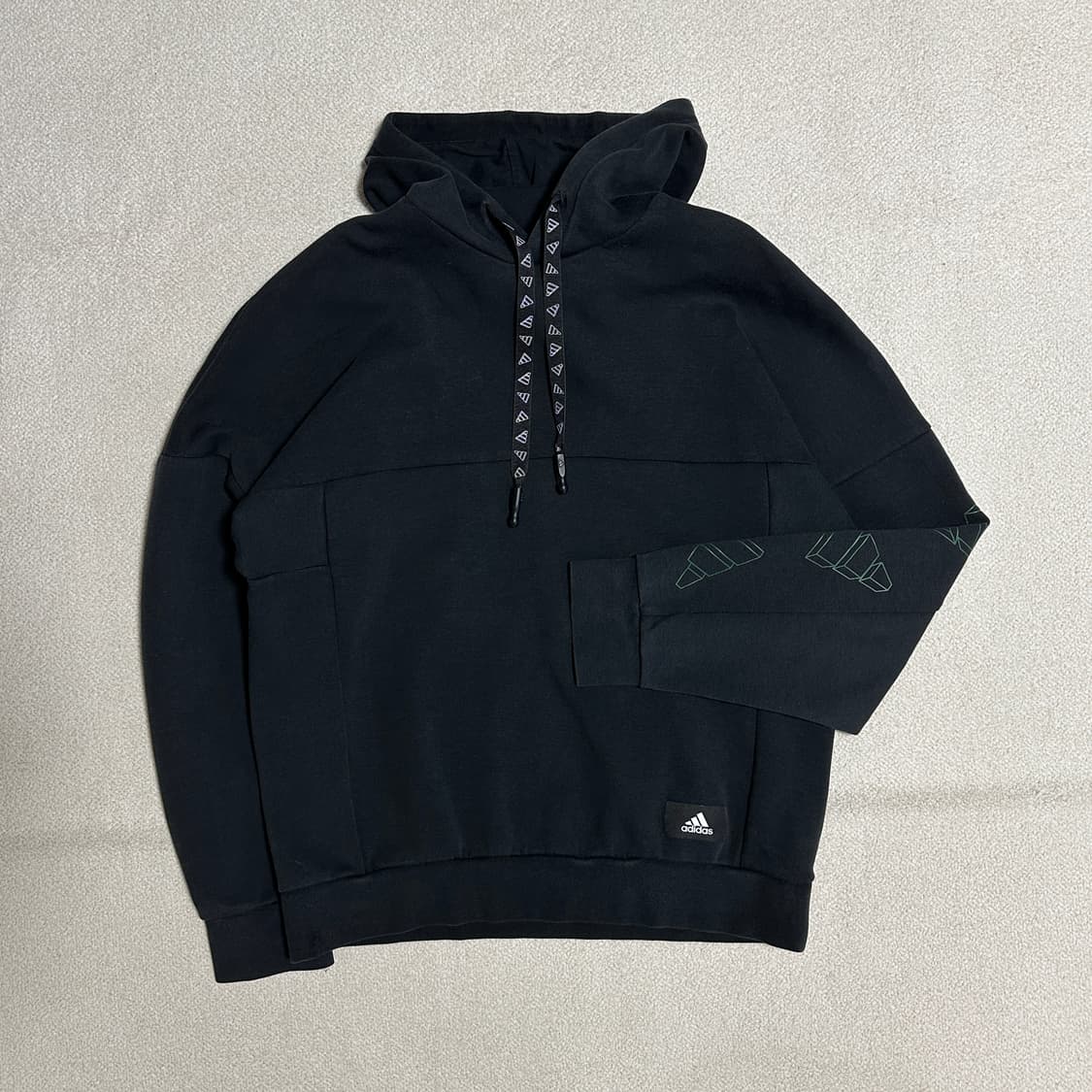 아디다스 어반 그래픽 후드 티셔츠 상품이미지1