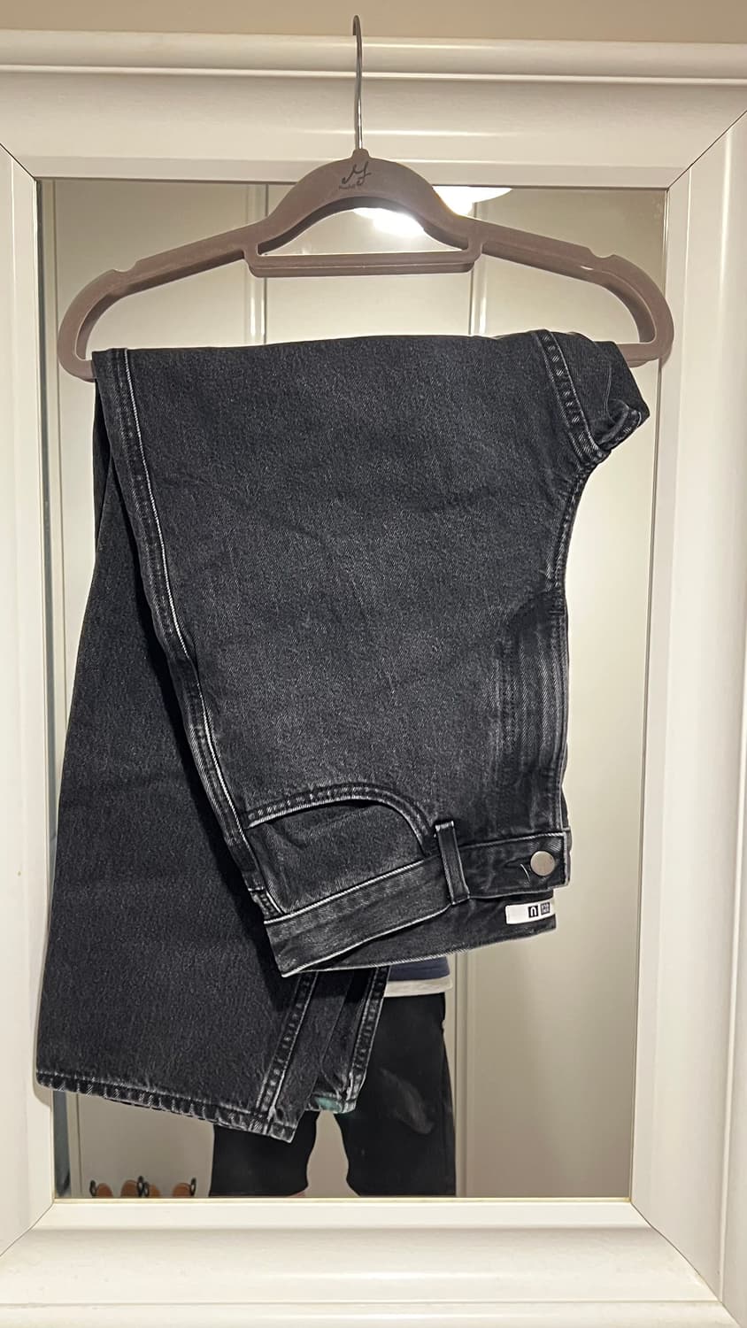 유니클로 U 릴랙스핏 진 블랙 30 상품이미지1