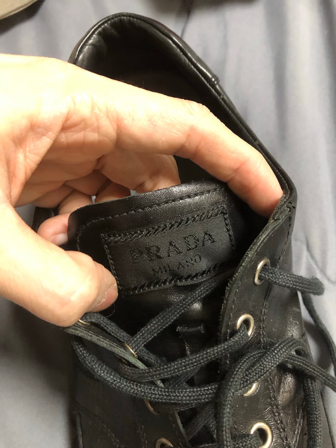 프라다 빈티지 레더 플랫 스니커즈 블랙 11 상품이미지8