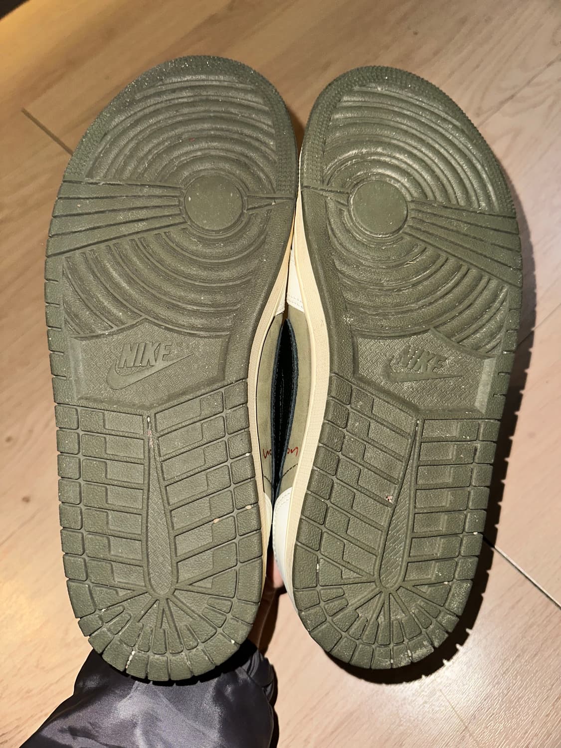 조던1 스캇 리버스 올리브 270 상품이미지8