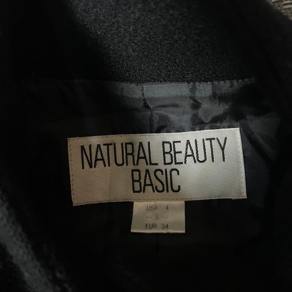 내추럴뷰티베이직 블랙 히든버튼 벨트 코트 4 상품이미지4