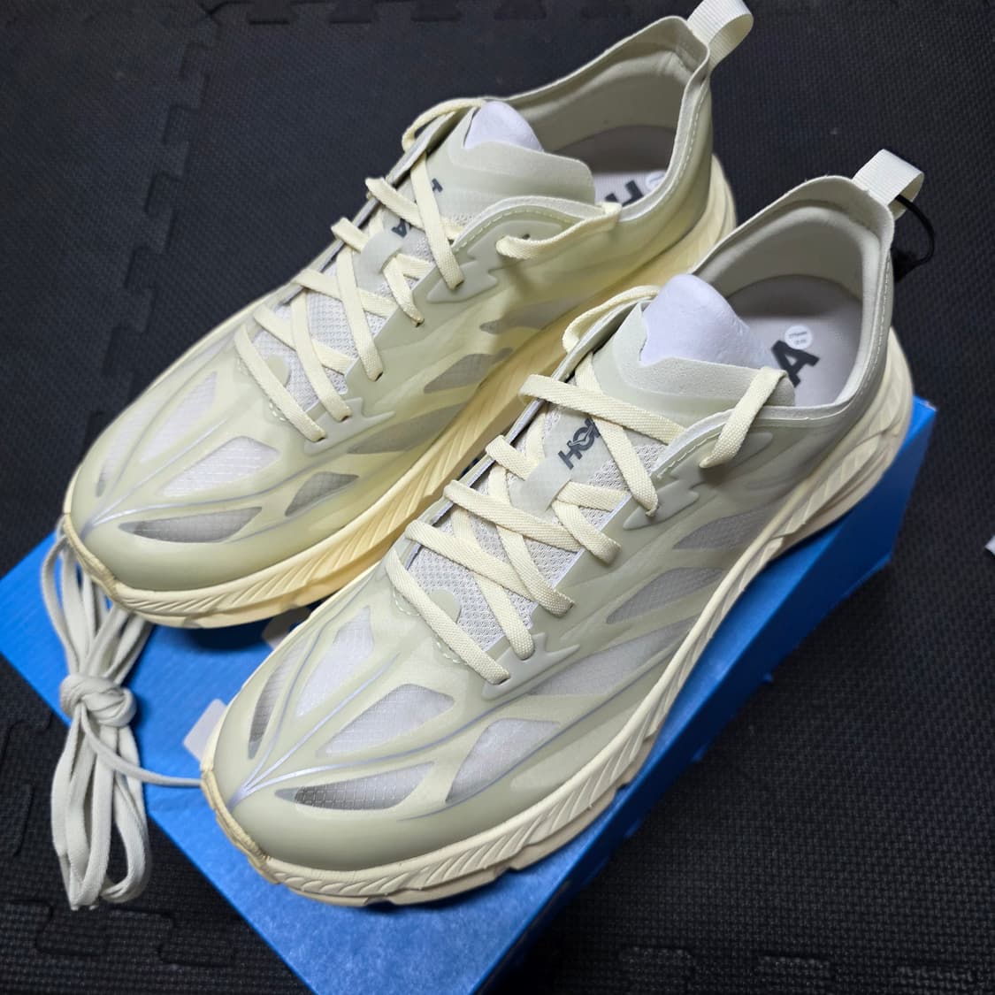 호카 오네오네 마파테4스피드 라이트 .트러플 솔트 빈티지 옐로우 상품이미지3