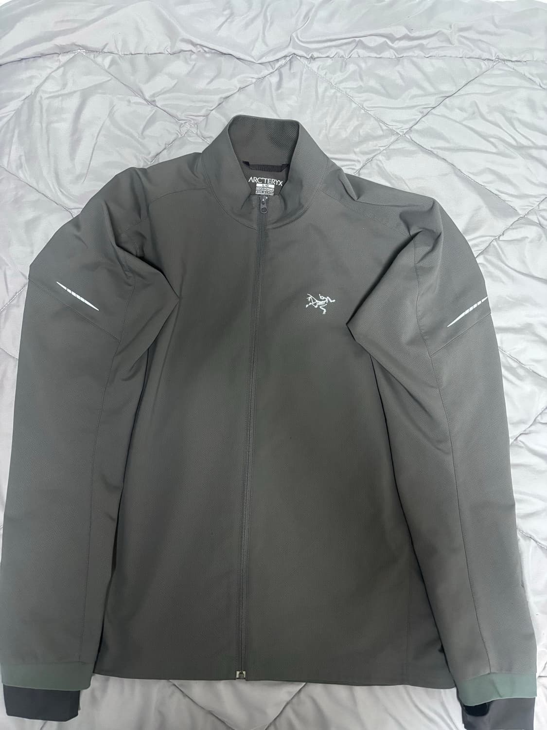 아크테릭스 바람막이 L 상품이미지1