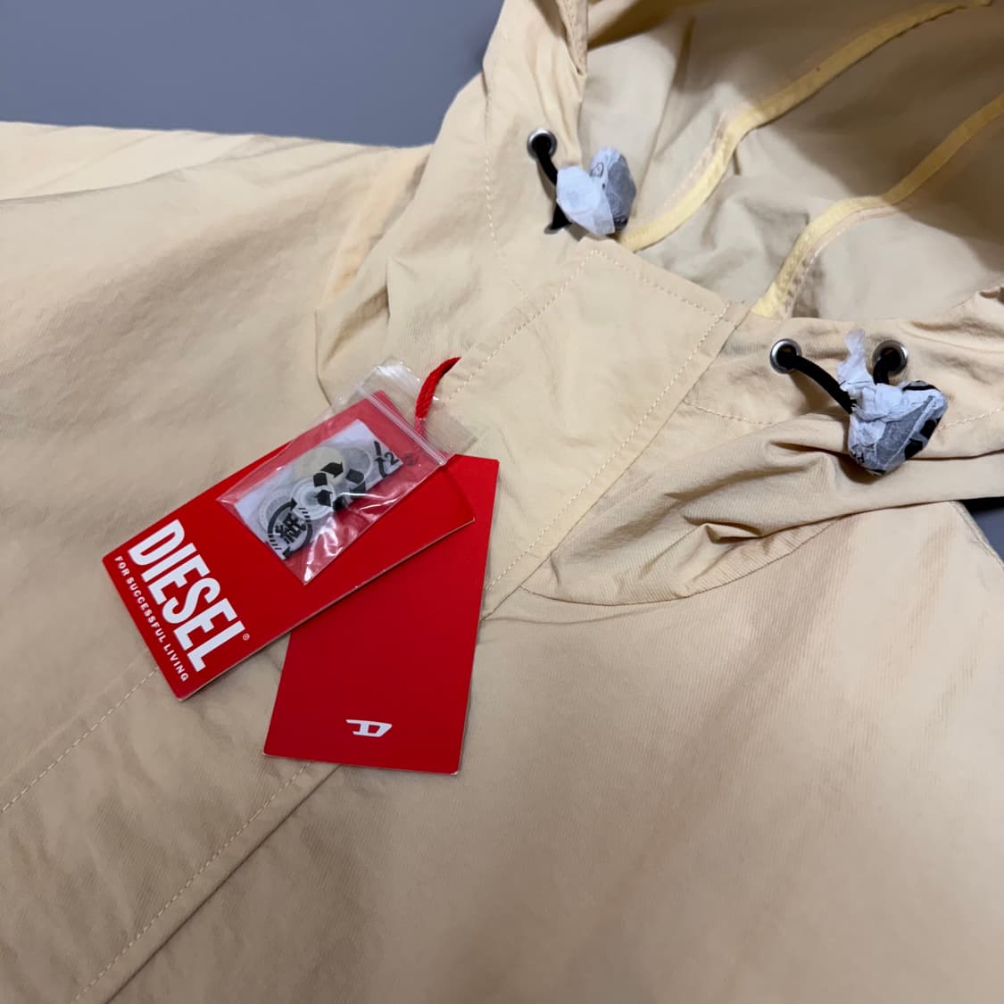 디젤(DIESEL) 22ss 아이보리컬러 서클로고 후드 루즈 모즈 코트 상품이미지4