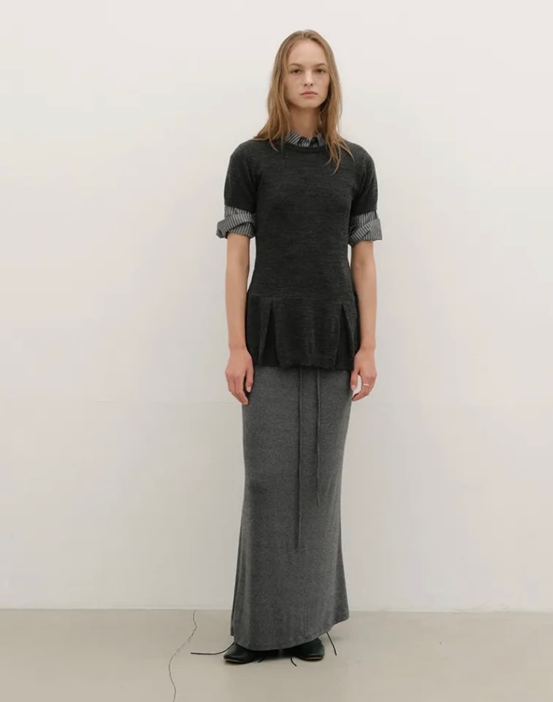 로우타이드 하프 슬리브 니트 차콜 상품이미지2