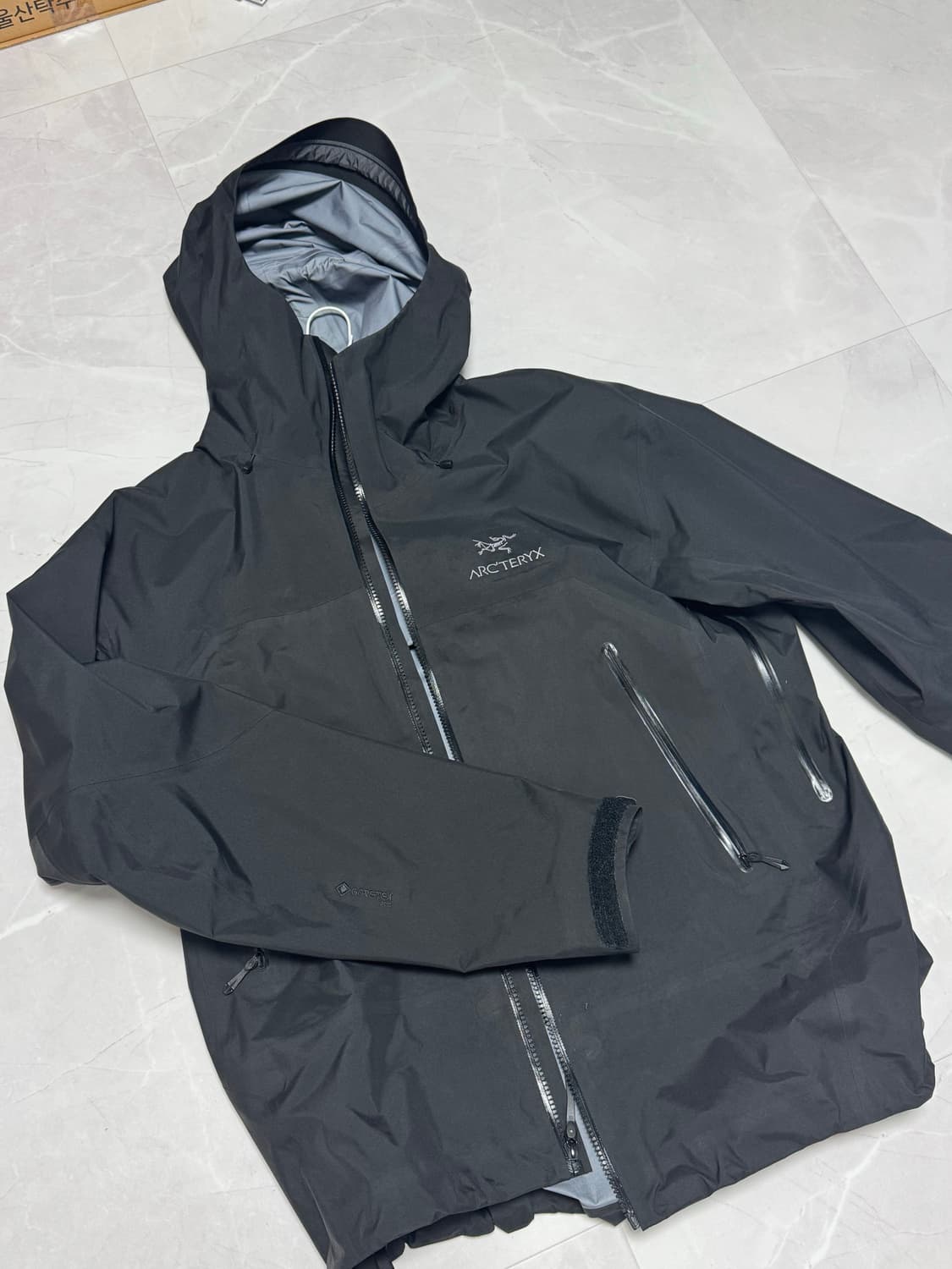 아크테릭스 베타 AR 스톰후드 L 사이즈 상품이미지1