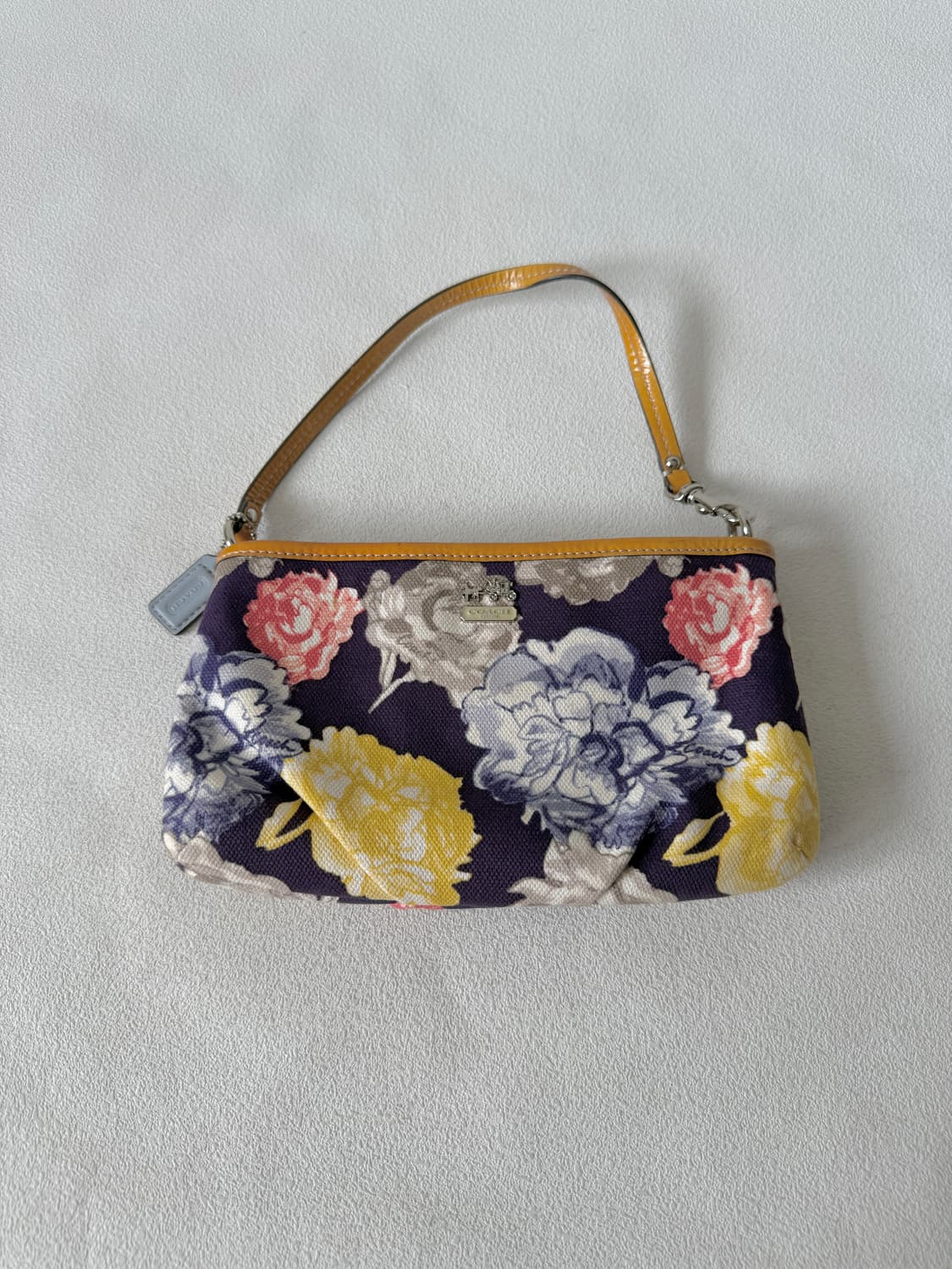 코치(COACH) 플라워 패턴 미니백 상품이미지2