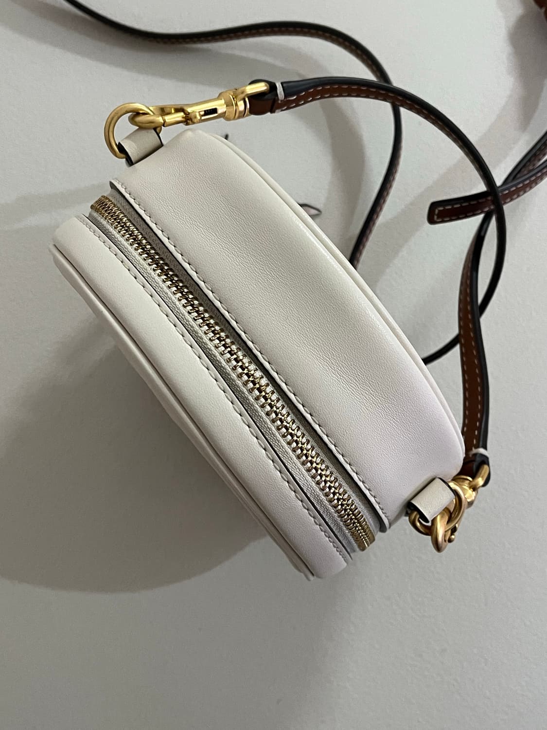 토리버치 아이보리 크로스백(실착용 2회) 상품이미지4