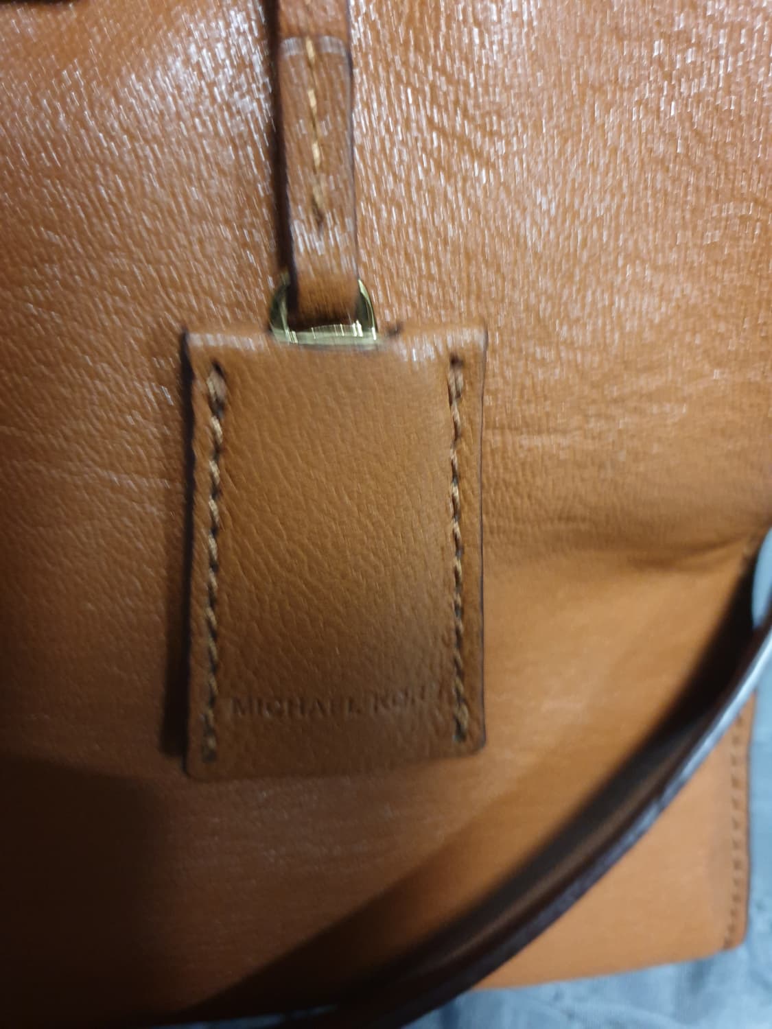 마이클코어스 금장 가죽 헤밀턴 사첼 백 브라운 상품이미지3