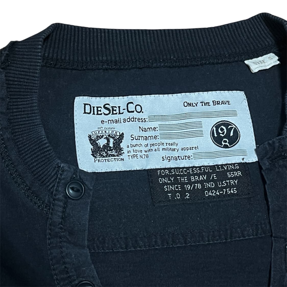 Diesel. D 메탈로고 레이어드 헨리넥 워시드 블랙 상품이미지2
