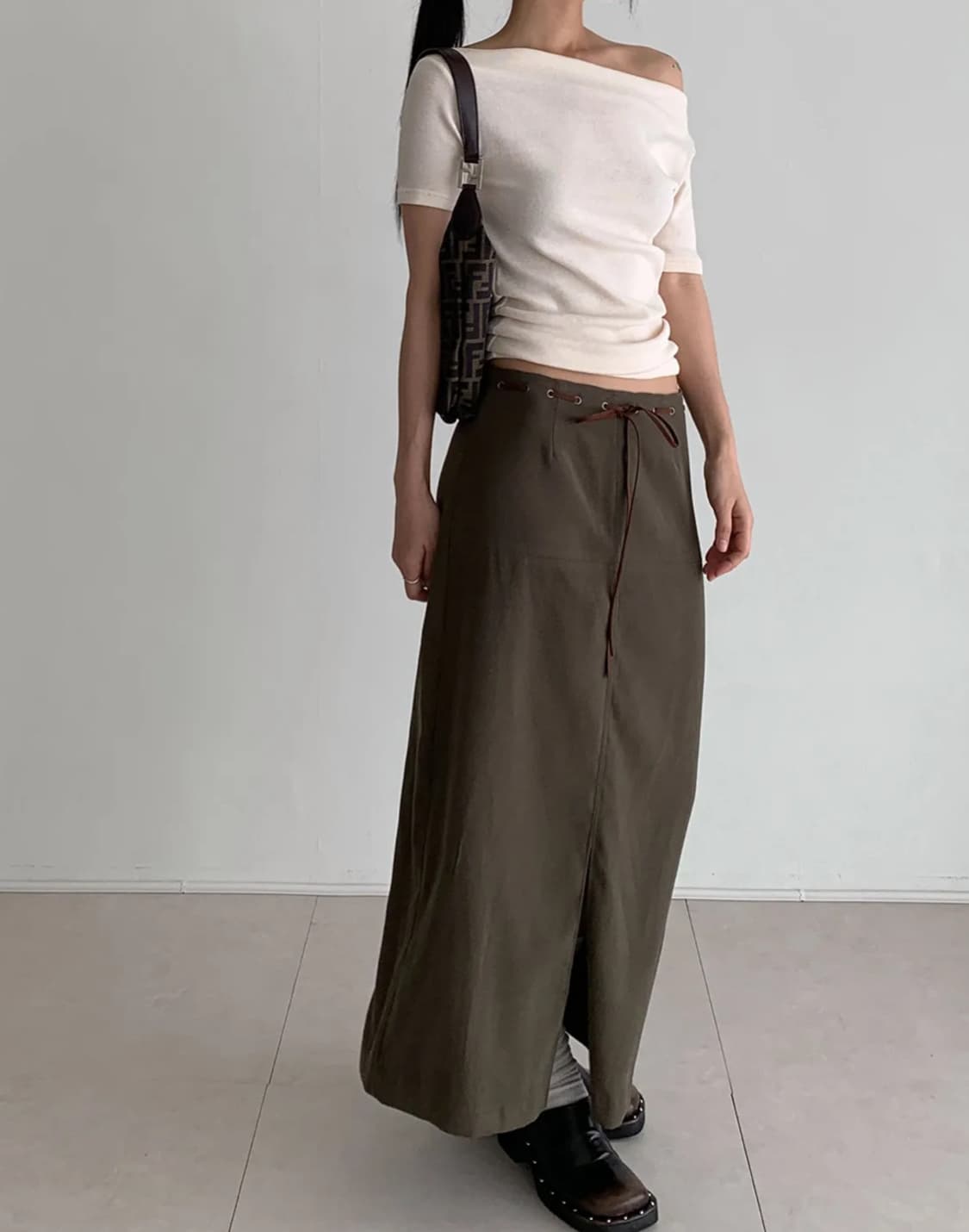 샵오르 스티치 로우라이즈 미디 스커트 카키 m (구매시 위에도 드림) 상품이미지2