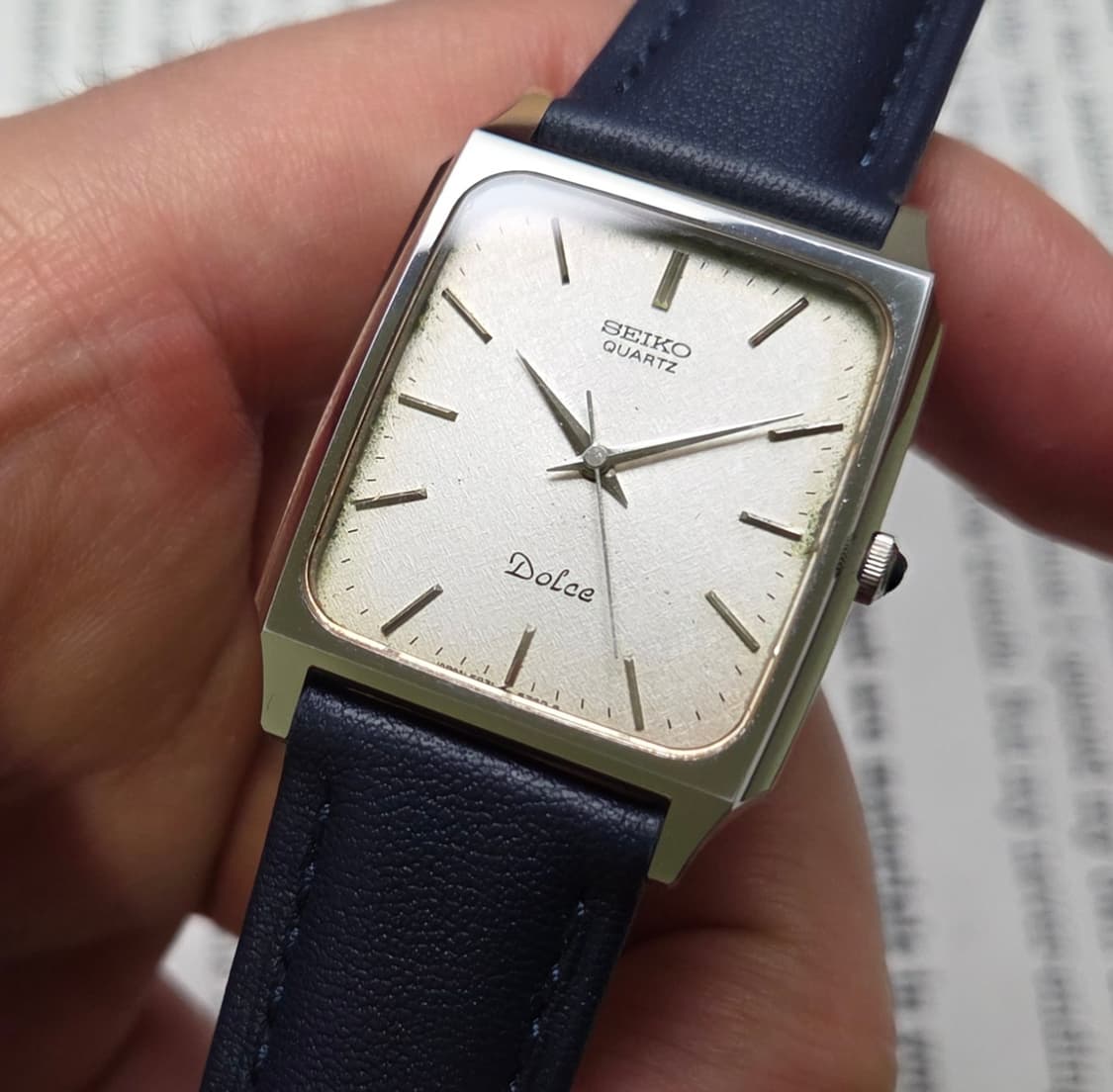 빈티지 세이코 돌체 사각탱크 텍스쳐 다이얼 칼침핸즈 논데이트 슬림쿼츠 상품이미지4