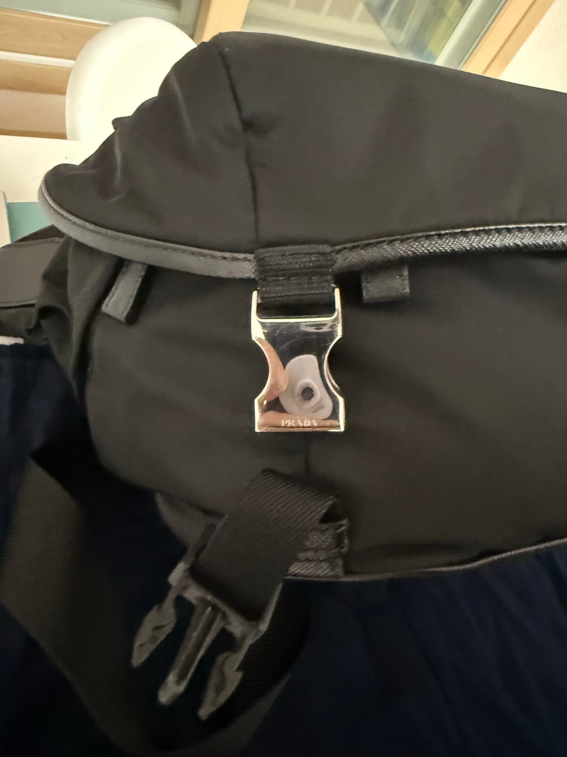 프라다 바이커백 라지 판매 상품이미지3