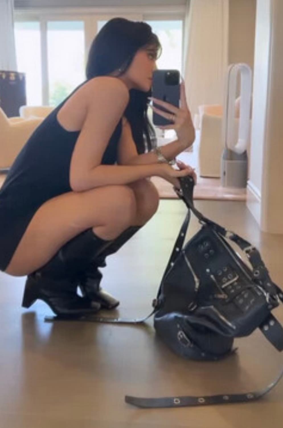 발렌시아가 emo 버킷백 블랙 상품이미지1