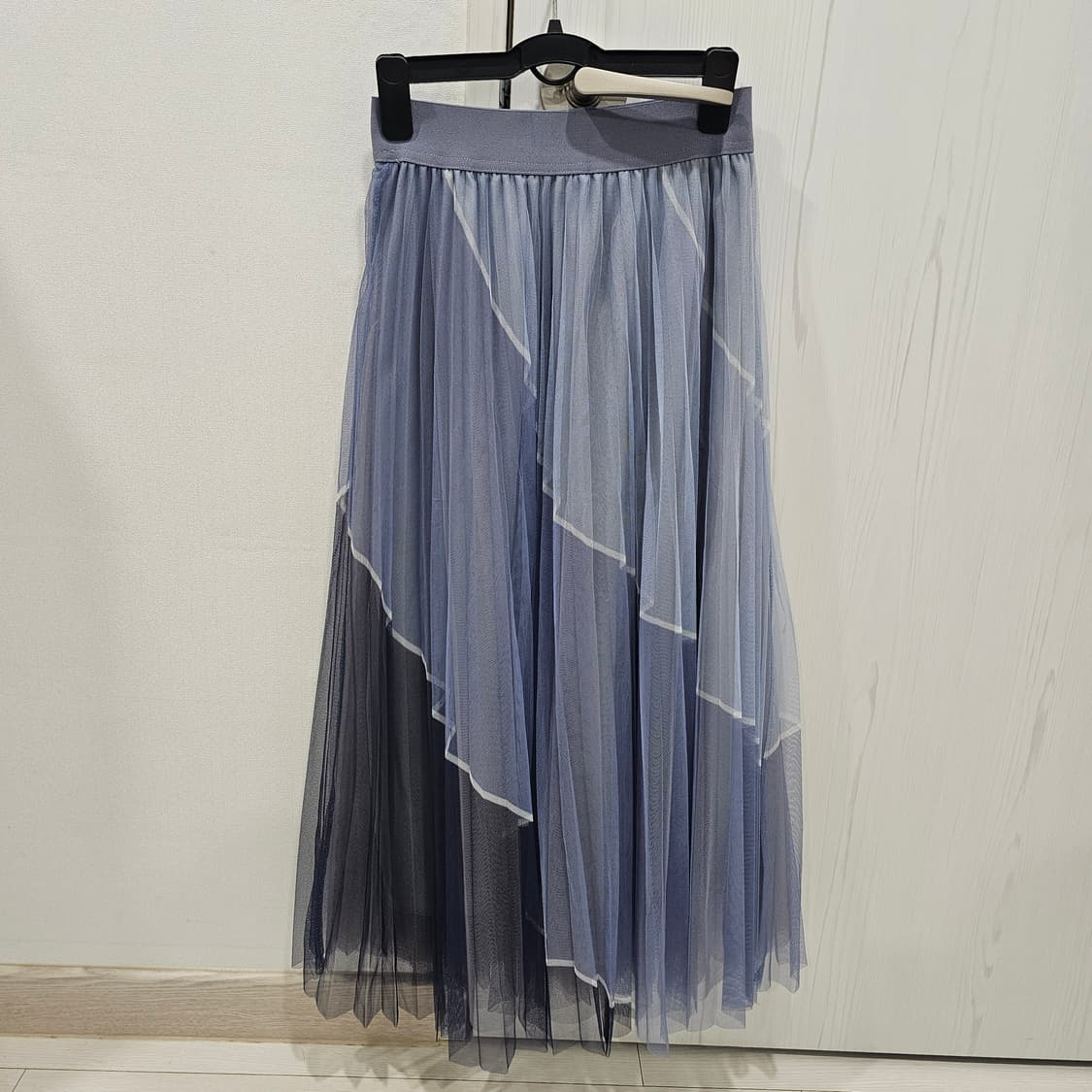 허리밴딩 플리츠 샤 롱 스커트 (블루, 핑크) 상품이미지1