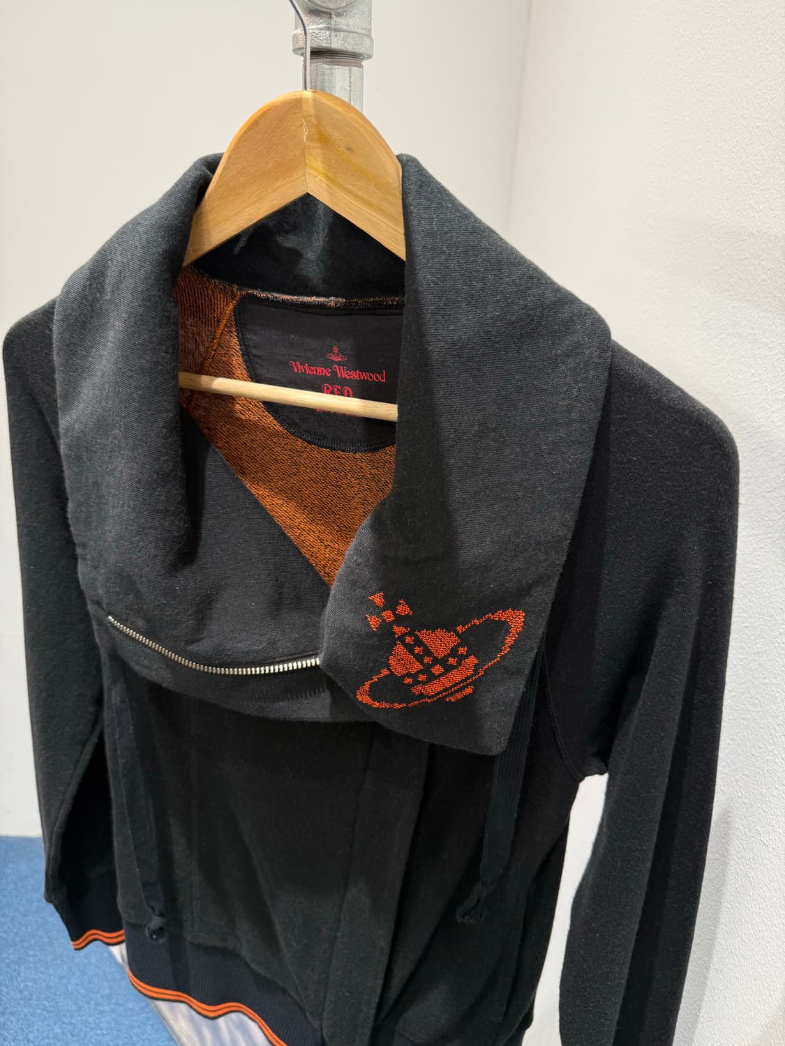 비비안웨스트우드 레드라벨 하이넥 집업 상품이미지2