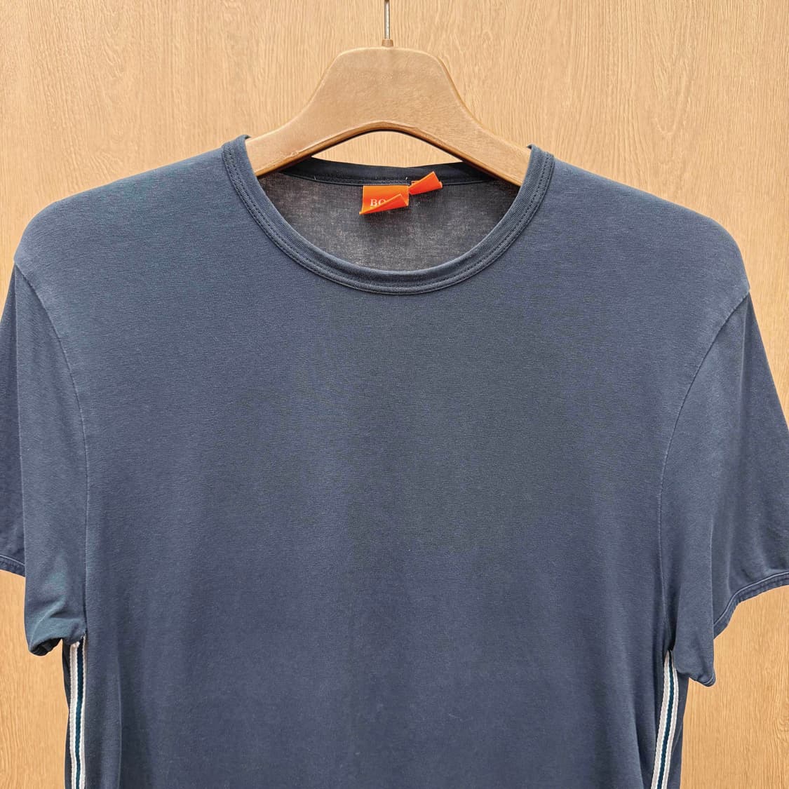 휴고 보스 캐주얼 반팔 티셔츠 사이드 스트라이프 디테일 네이비 상품이미지4