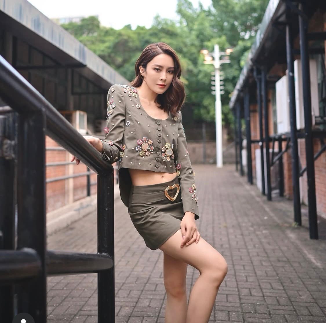 새상품)모스키노 자수 장식 크롭 자켓 상품이미지4