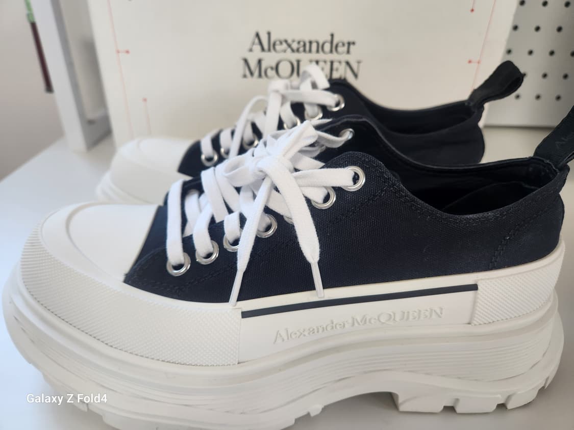 알렉산더 맥퀸 트레드 슬릭 스니커즈 블랙 판매합니다 상품이미지1