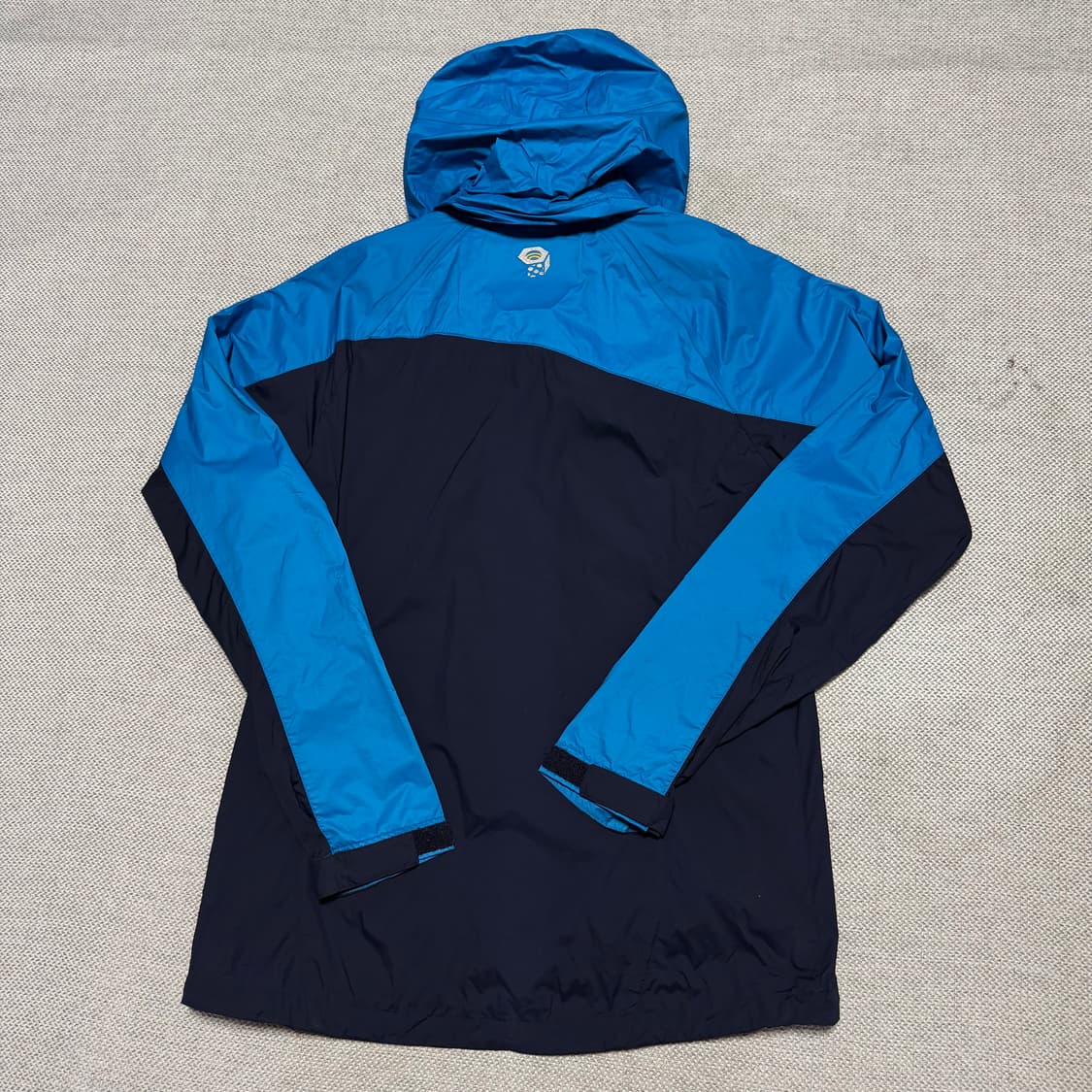 마운틴하드웨어 심실링 경량 바람막이 상품이미지6