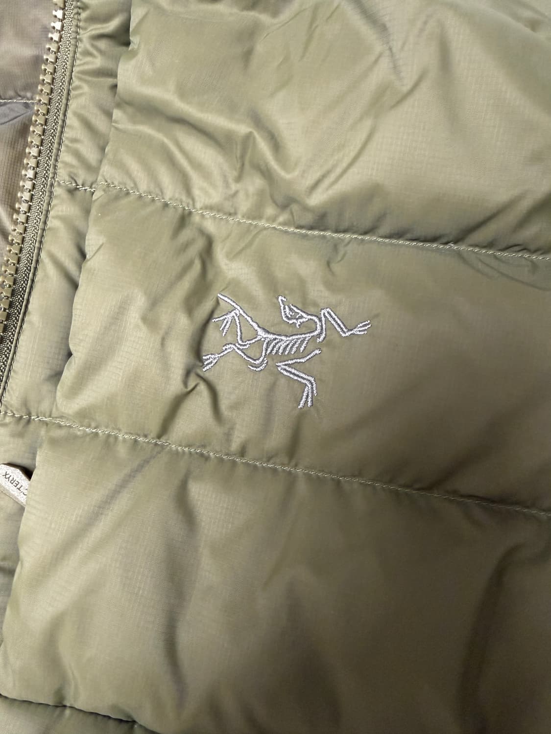 신품급 아크테릭스 토륨 후디 타츠 M사이즈 팝니다 상품이미지5